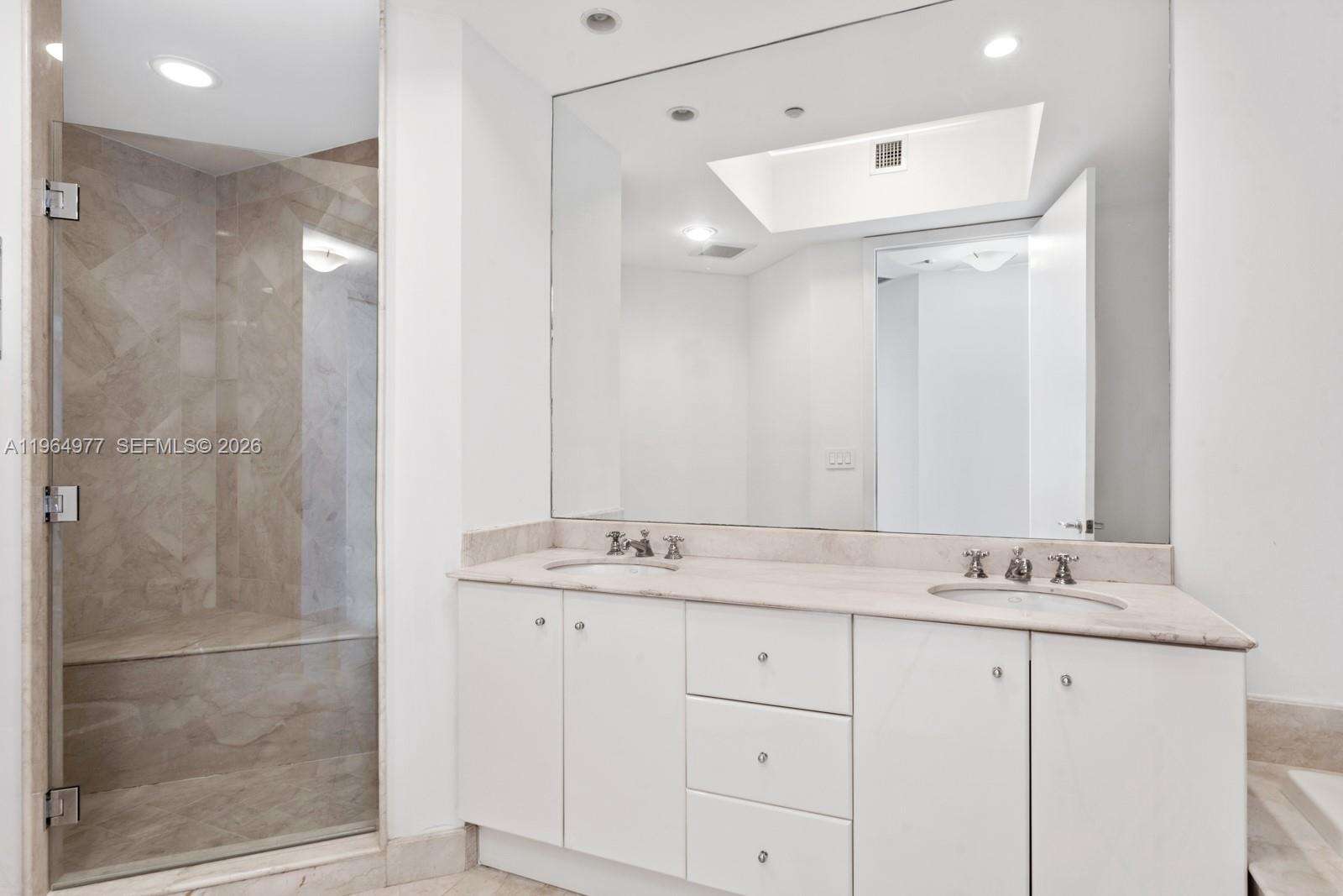 Continuum South Tower at 100 Pointe Dr, Miami Beach, FL 33139 - For Rent photo 9