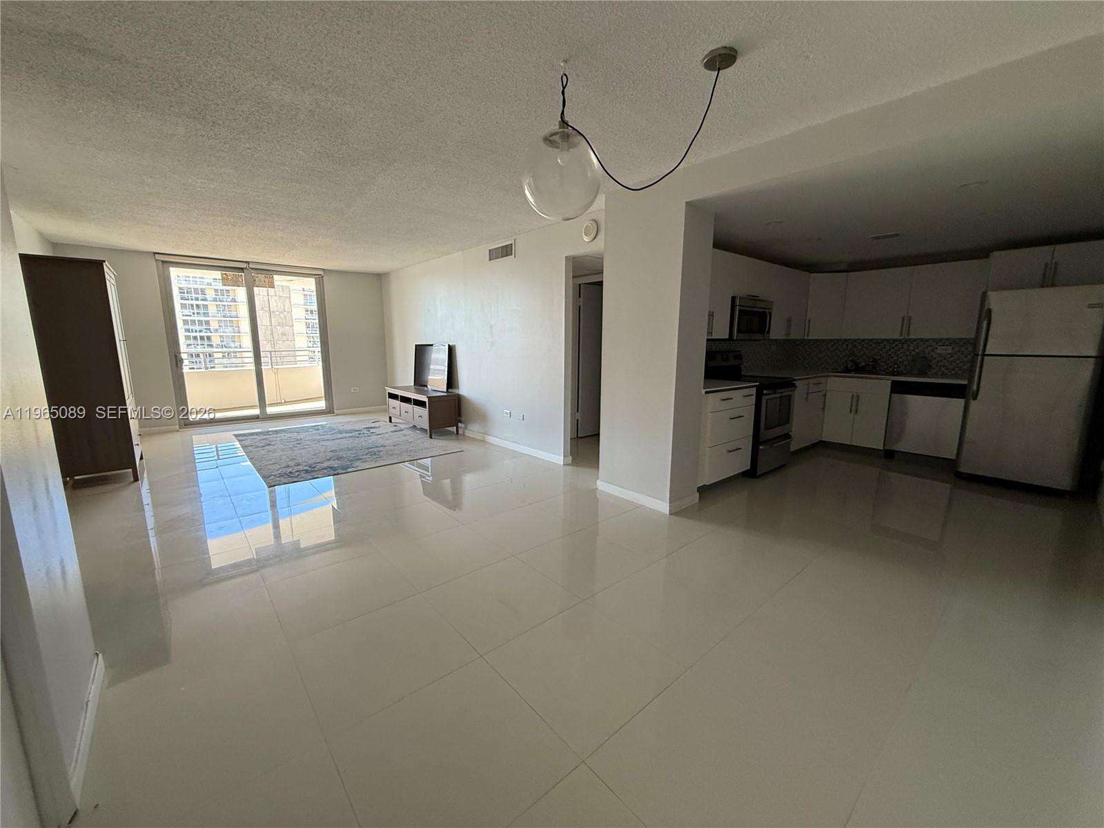 Oceanside Plaza at 5555 Collins Ave, Miami Beach, FL 33140 - For Rent photo 2