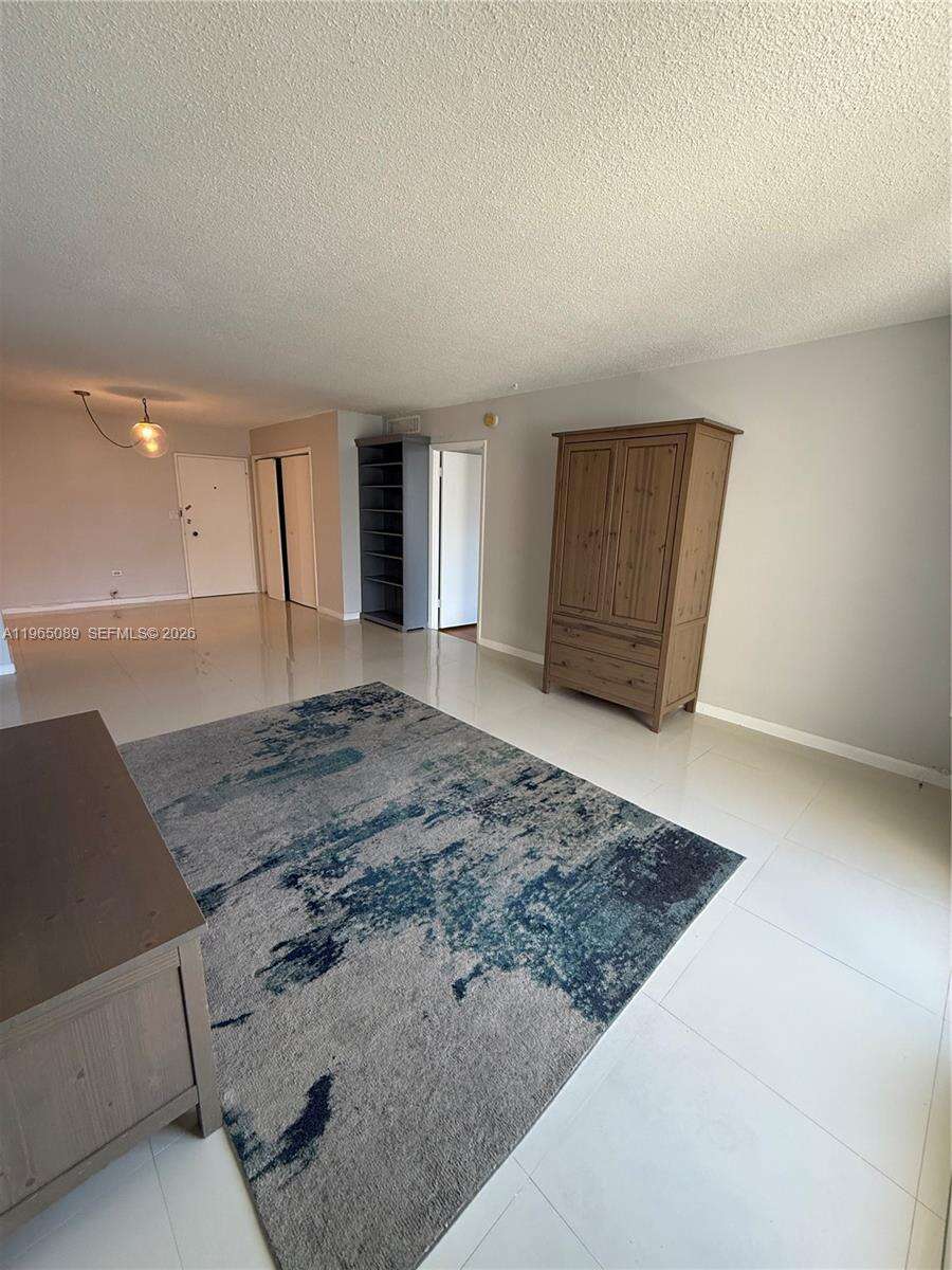 Oceanside Plaza at 5555 Collins Ave, Miami Beach, FL 33140 - For Rent photo 11