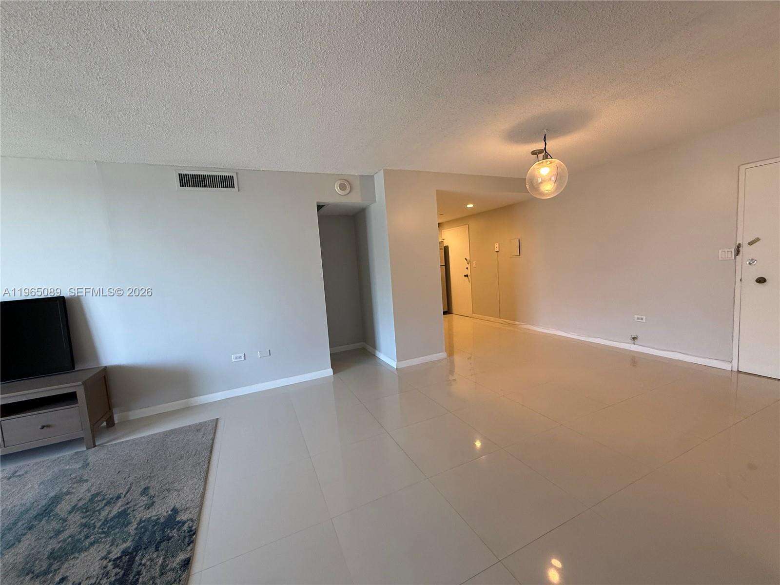 Oceanside Plaza at 5555 Collins Ave, Miami Beach, FL 33140 - For Rent photo 16