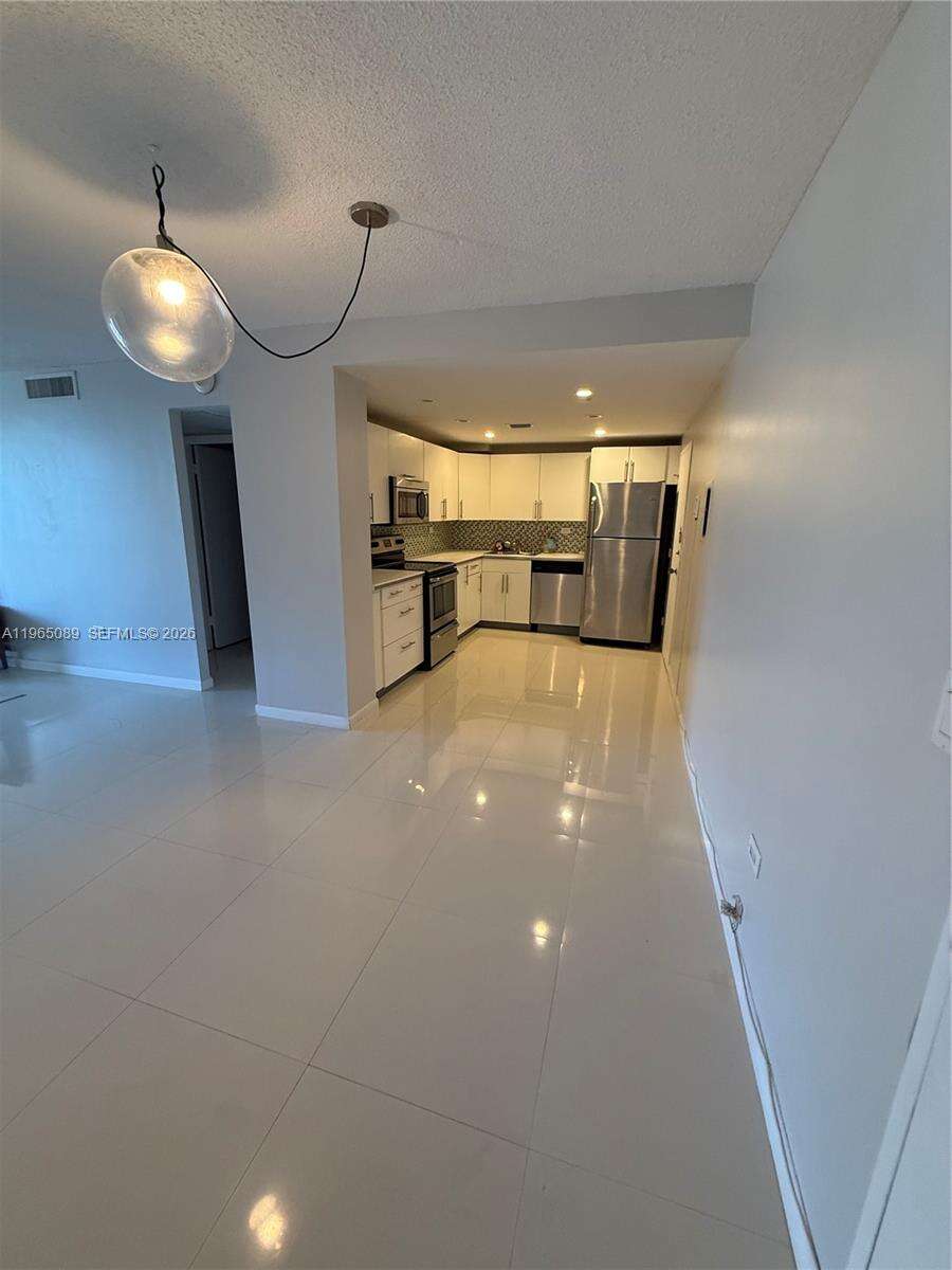 Oceanside Plaza at 5555 Collins Ave, Miami Beach, FL 33140 - For Rent photo 3