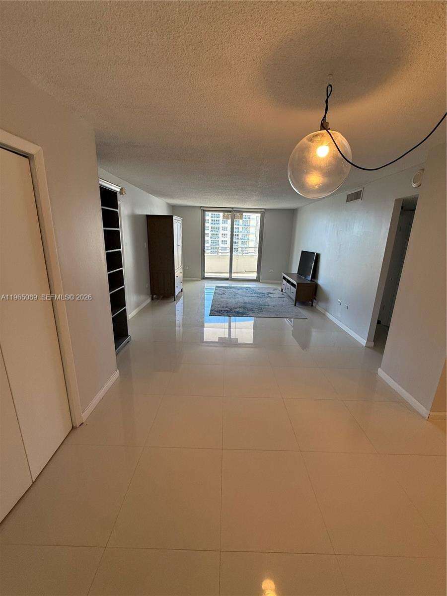 Oceanside Plaza at 5555 Collins Ave, Miami Beach, FL 33140 - For Rent photo 5