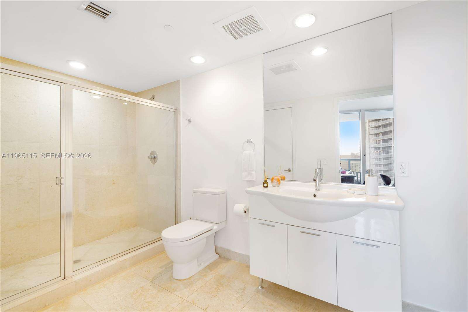 Icon Brickell 2 at 495 Brickell Ave, Miami, FL 33131 - For Rent photo 12