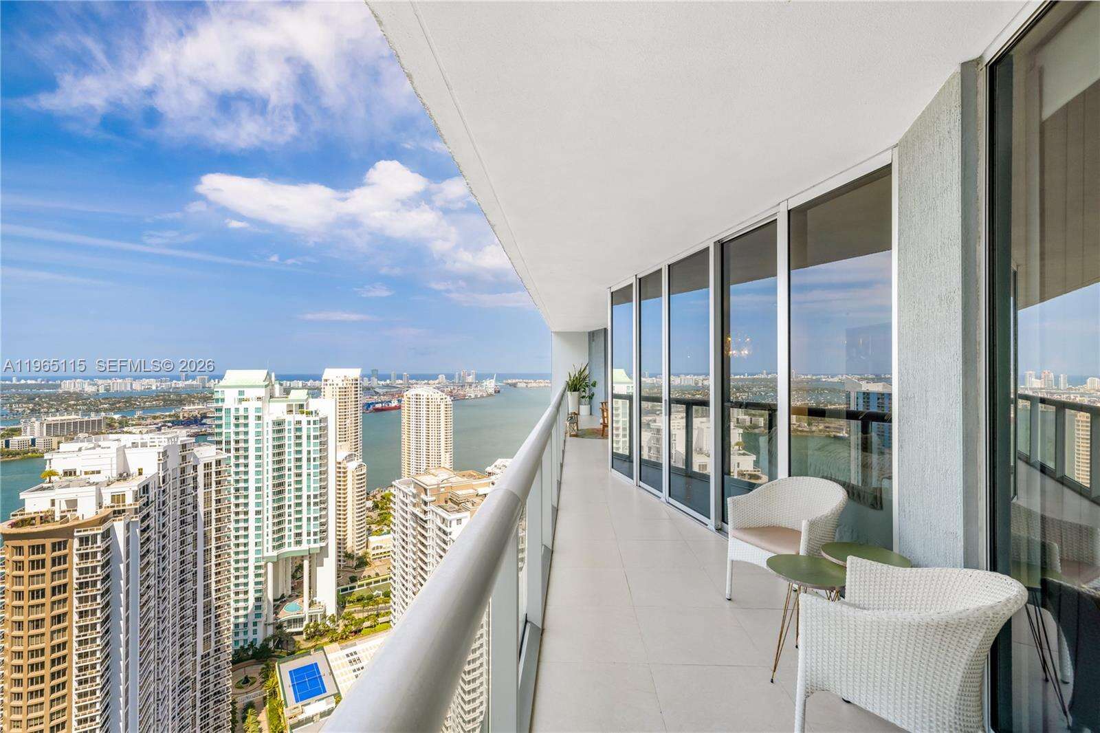 Icon Brickell 2 at 495 Brickell Ave, Miami, FL 33131 - For Rent photo 9