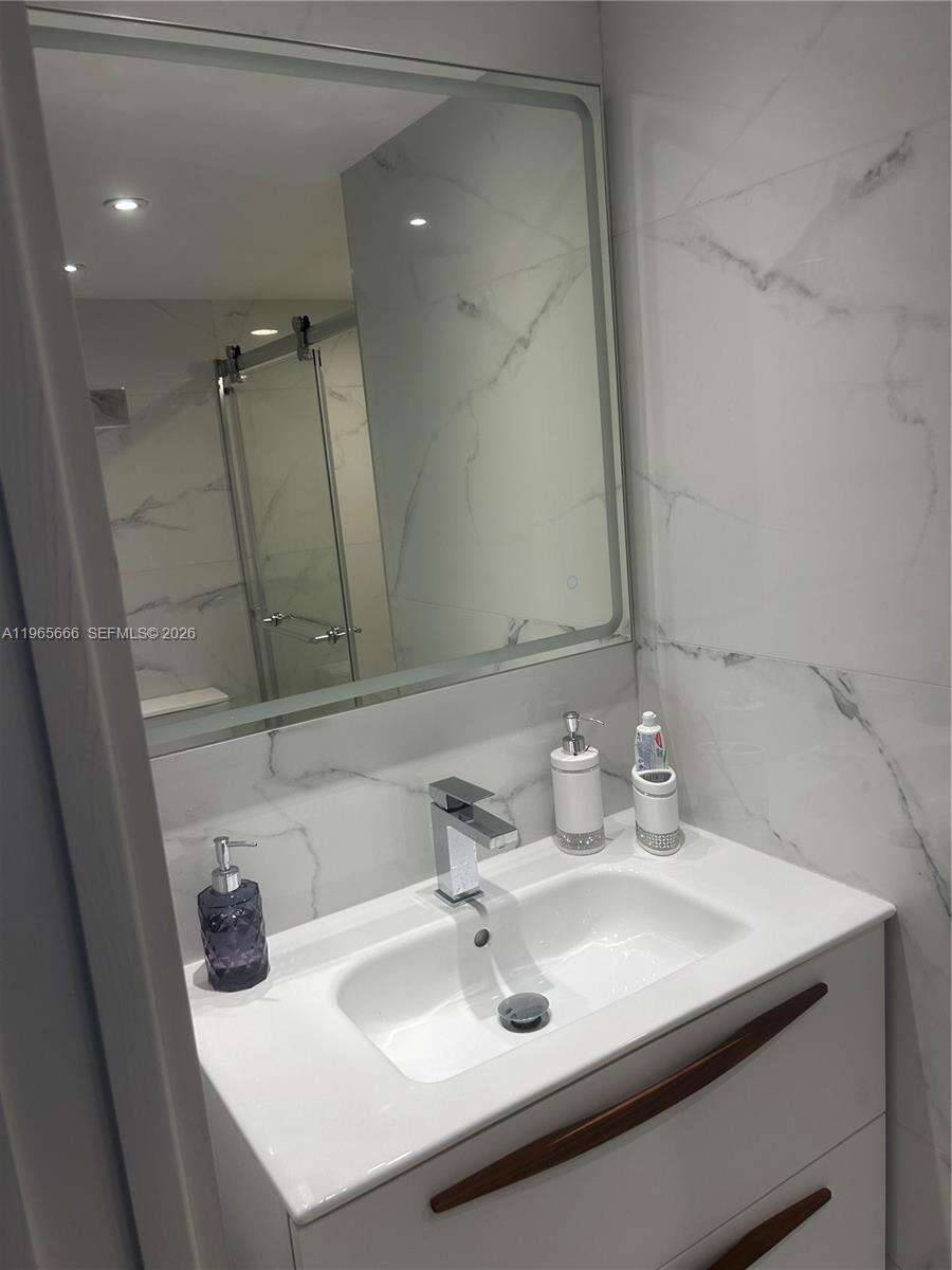 Yacht Club At Portofino at 90 Alton Rd, Miami Beach, FL 33139 - For Rent photo 4