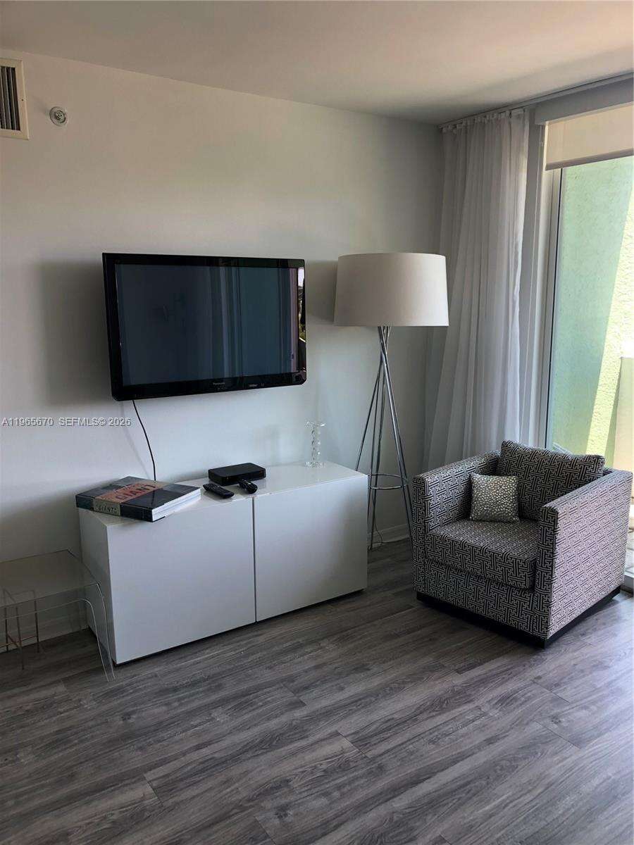 Yacht Club At Portofino at 90 Alton Rd, Miami Beach, FL 33139 - For Rent photo 7