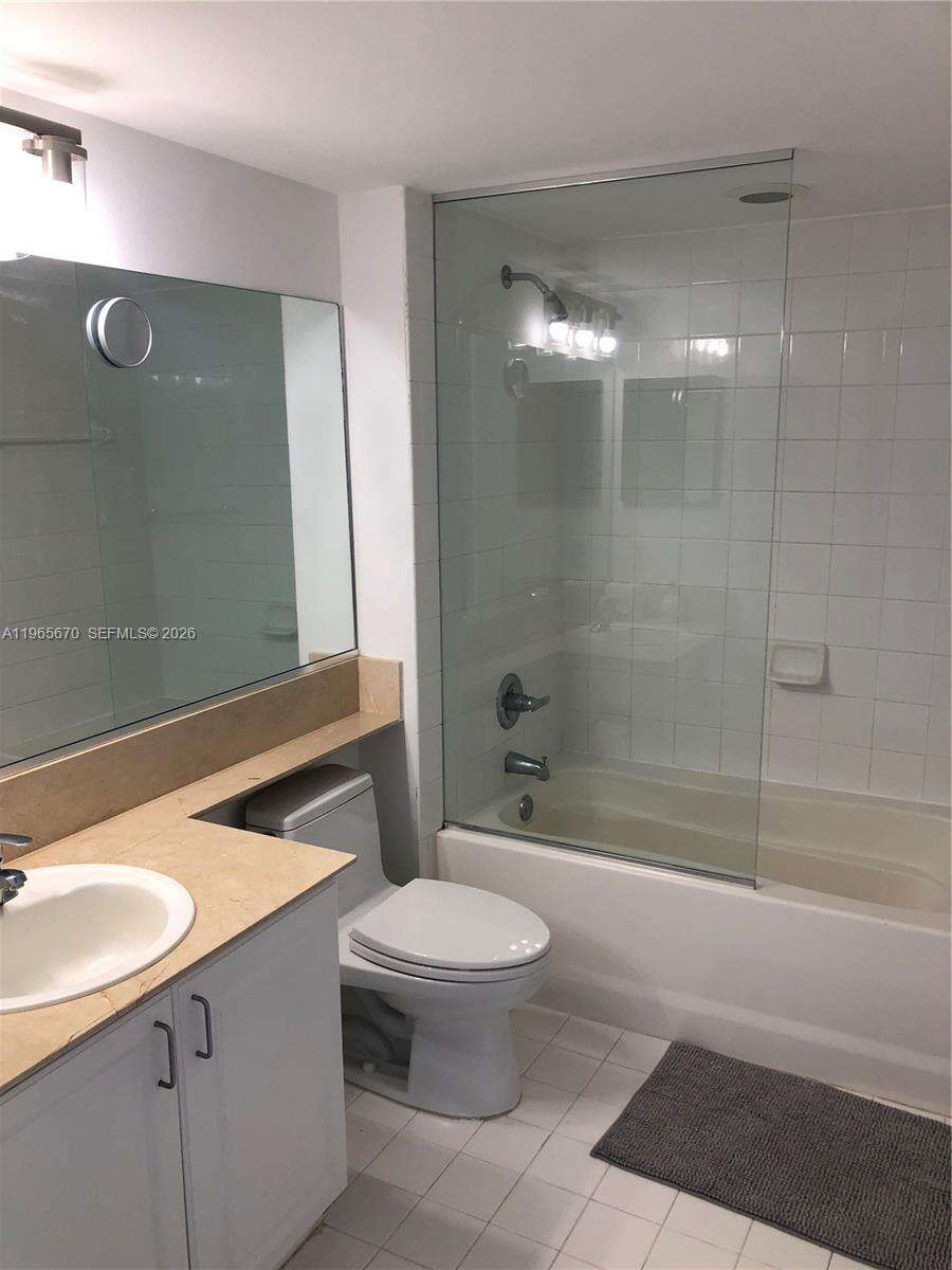Yacht Club At Portofino at 90 Alton Rd, Miami Beach, FL 33139 - For Rent photo 8