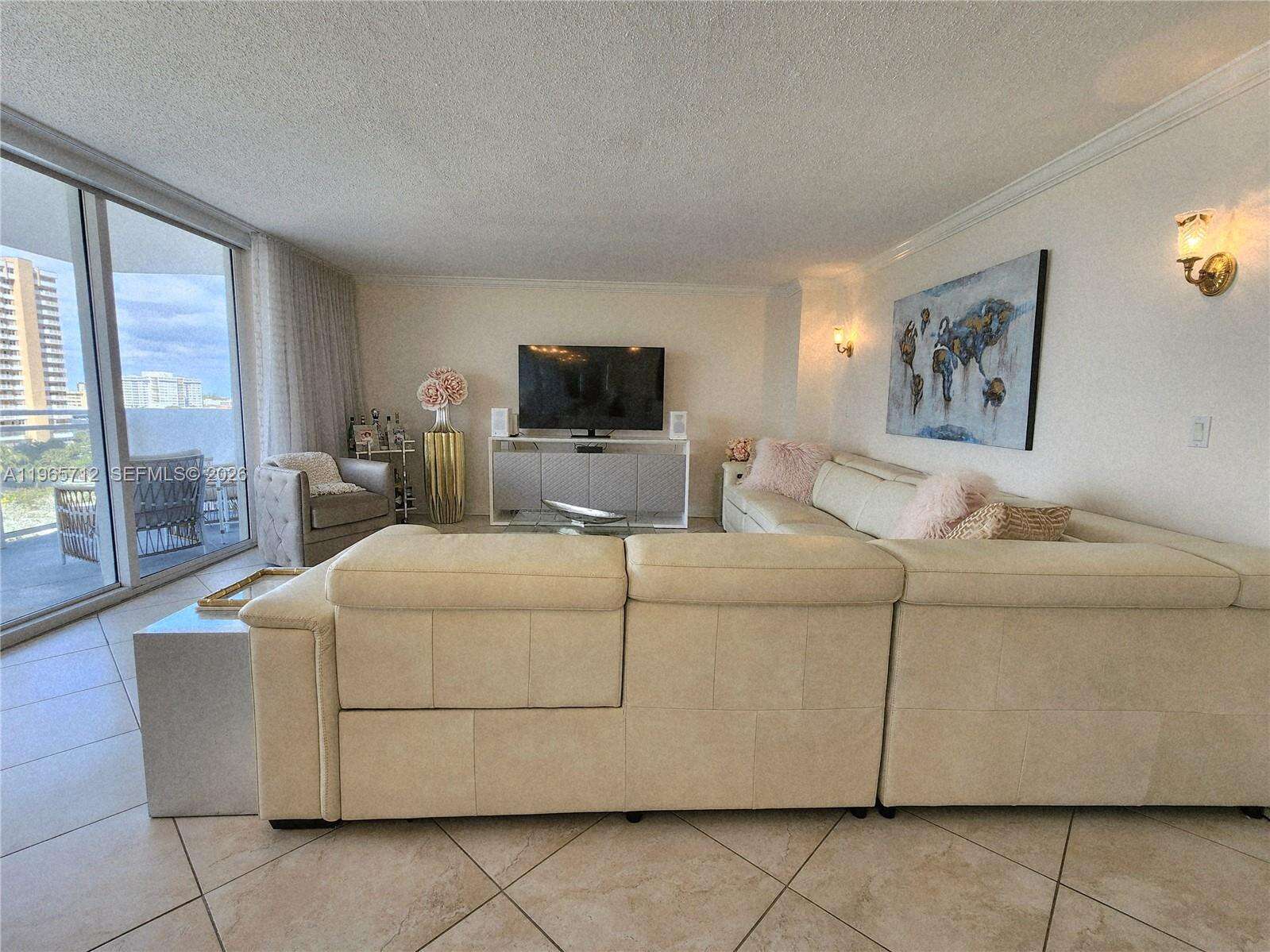 Parker Plaza at 2030 Ocean Dr, Hallandale Beach, FL 33009 - For Rent photo 18