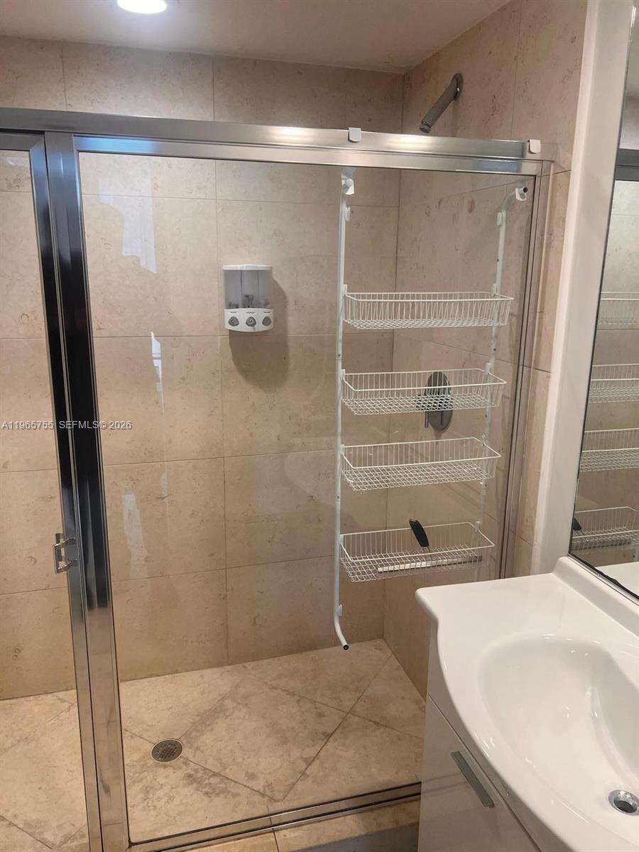 Icon Brickell 1 at 475 Brickell Ave, Miami, FL 33131 - For Rent photo 16
