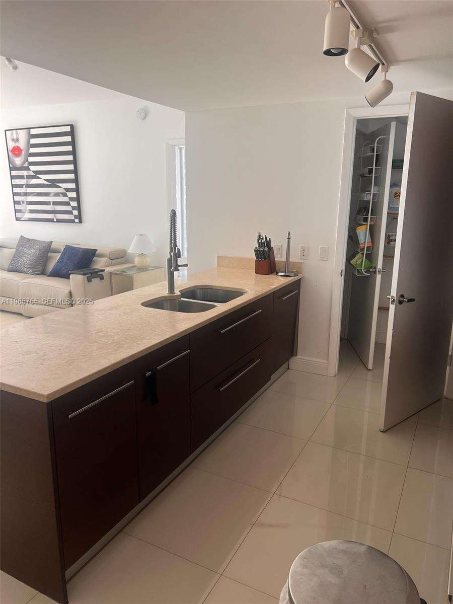 Icon Brickell 1 at 475 Brickell Ave, Miami, FL 33131 - For Rent photo 3