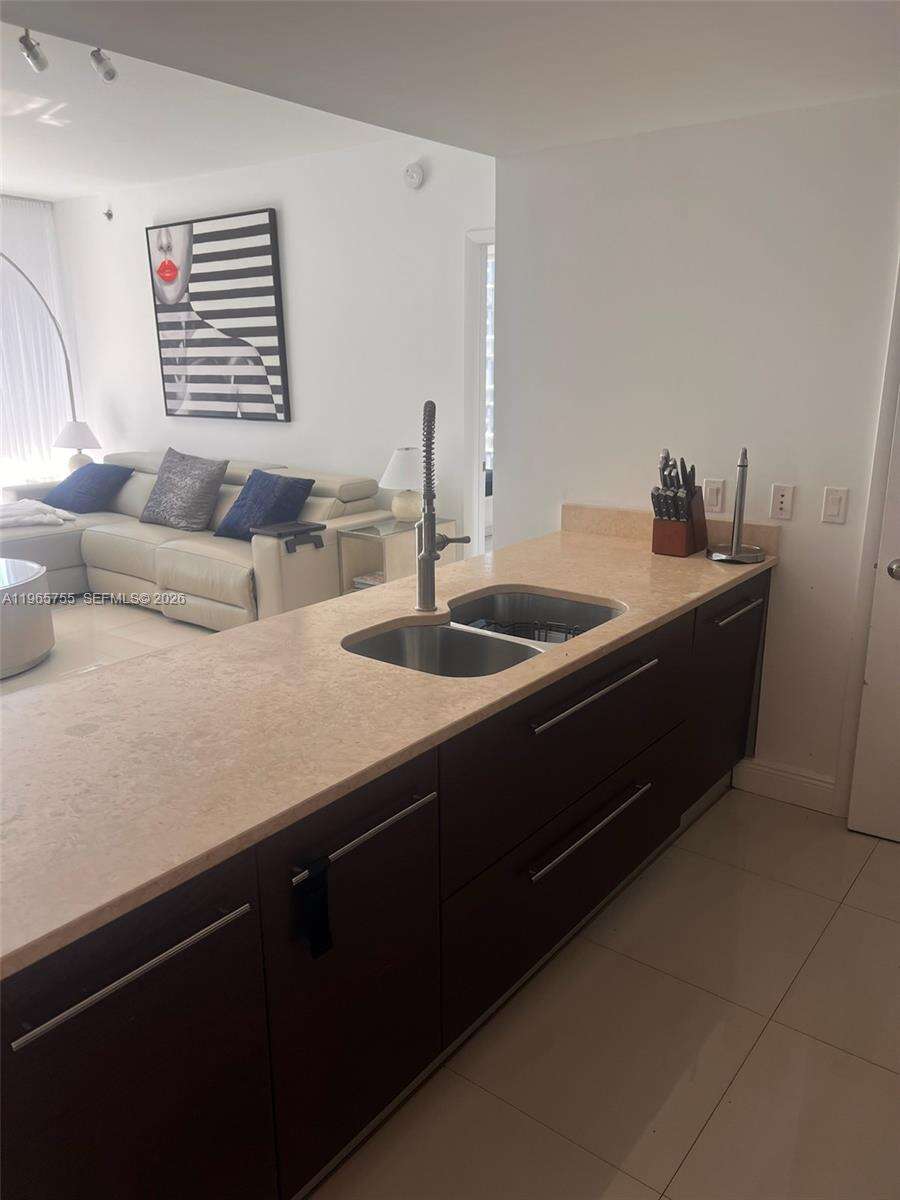 Icon Brickell 1 at 475 Brickell Ave, Miami, FL 33131 - For Rent photo 4