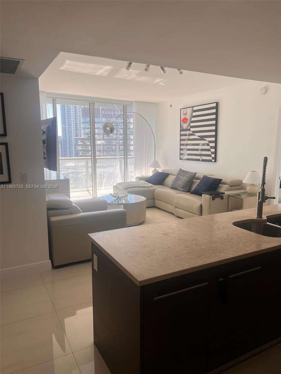 Icon Brickell 1 at 475 Brickell Ave, Miami, FL 33131 - For Rent photo 5