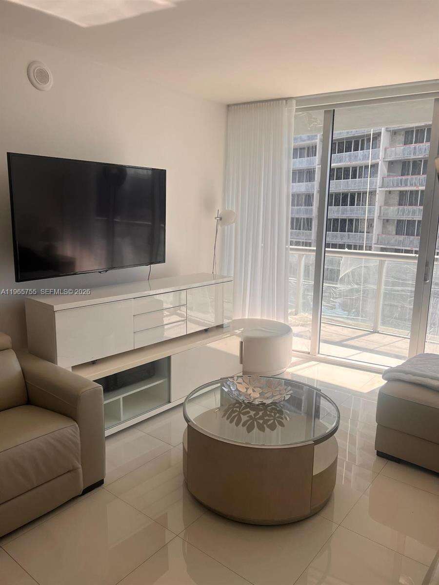 Icon Brickell 1 at 475 Brickell Ave, Miami, FL 33131 - For Rent photo 8
