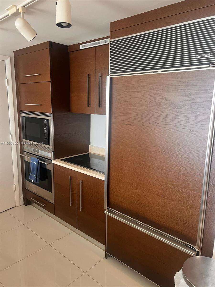 Icon Brickell 1 at 475 Brickell Ave, Miami, FL 33131 - For Rent photo 9