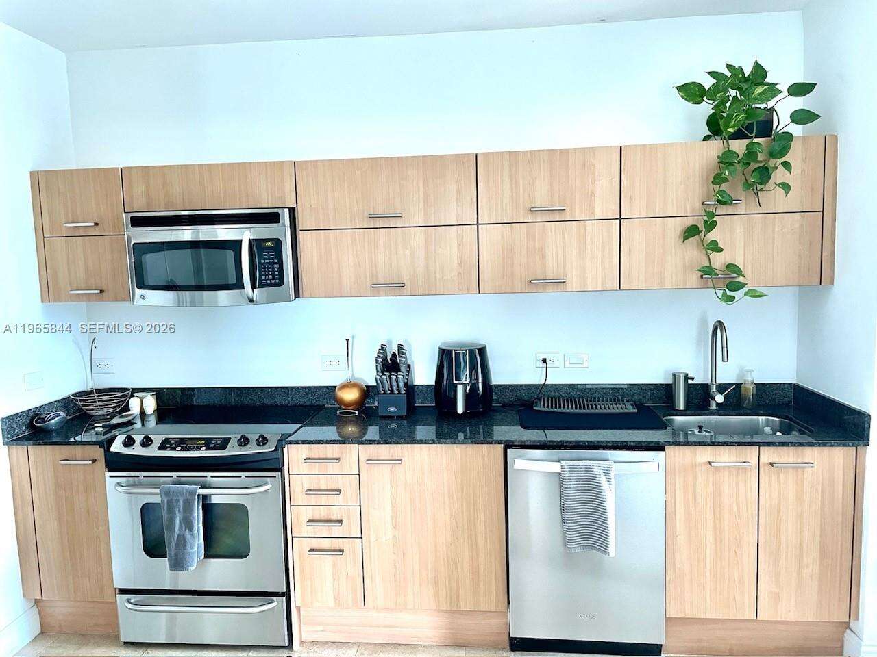 Wind By Neo at 350 Miami Ave, Miami, FL 33130 - For Rent photo 6