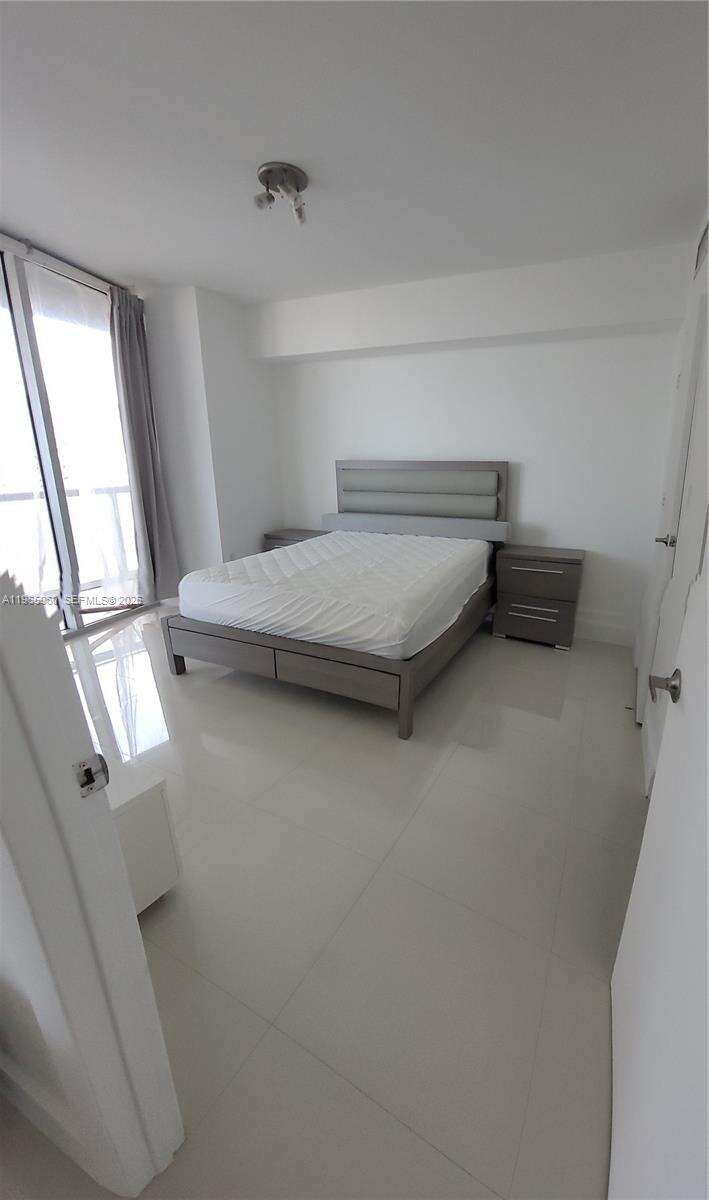 Icon Brickell 1 at 475 Brickell Ave, Miami, FL 33131 - For Rent photo 1