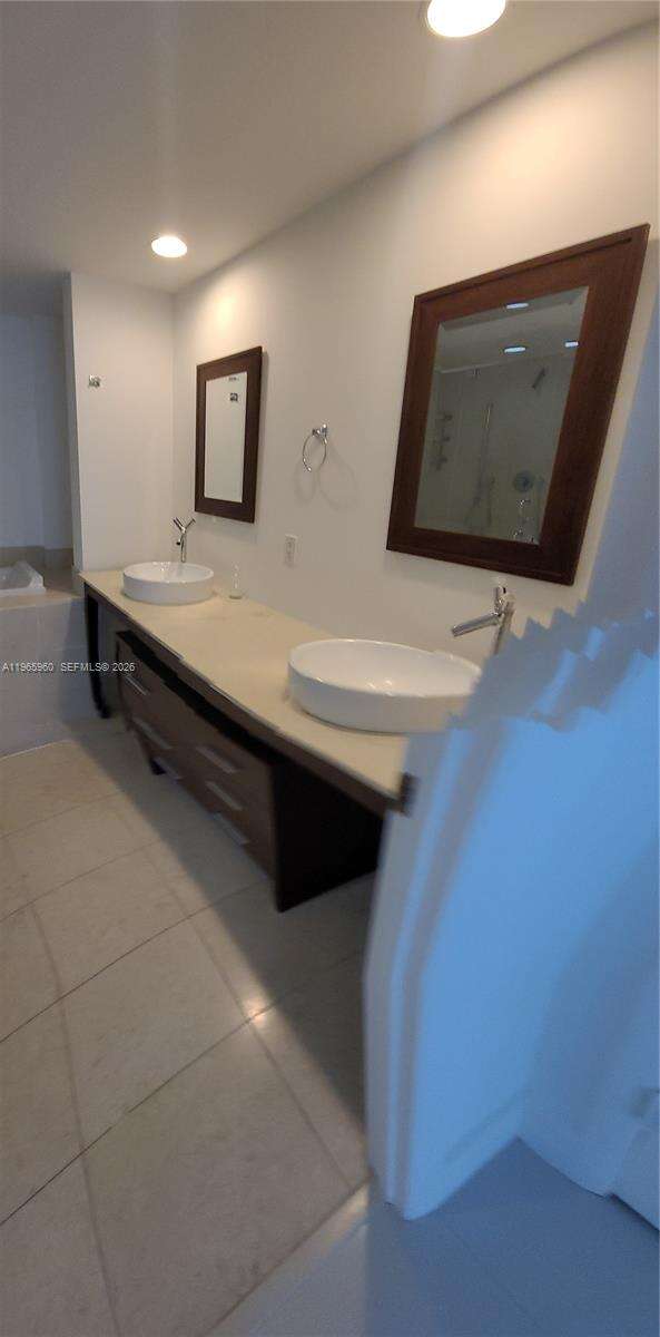 Icon Brickell 1 at 475 Brickell Ave, Miami, FL 33131 - For Rent photo 3