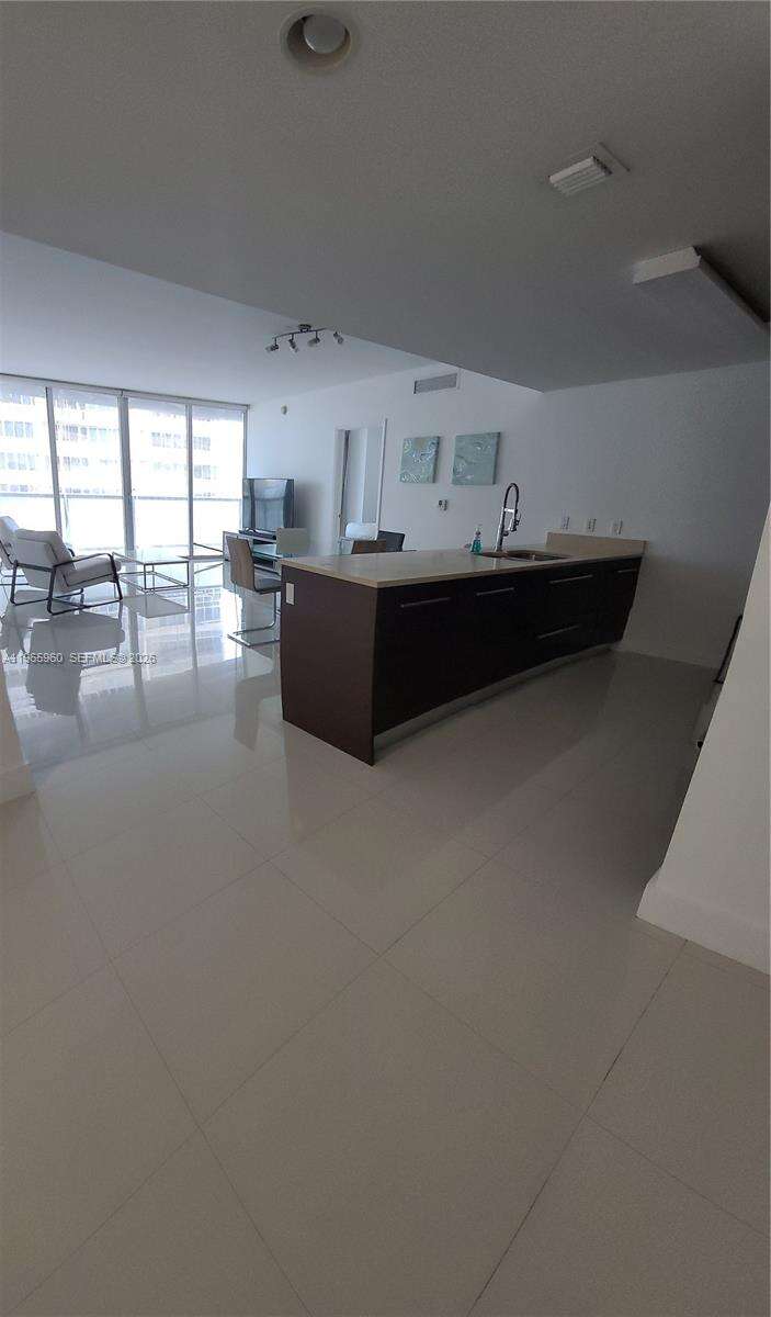 Icon Brickell 1 at 475 Brickell Ave, Miami, FL 33131 - For Rent photo 4