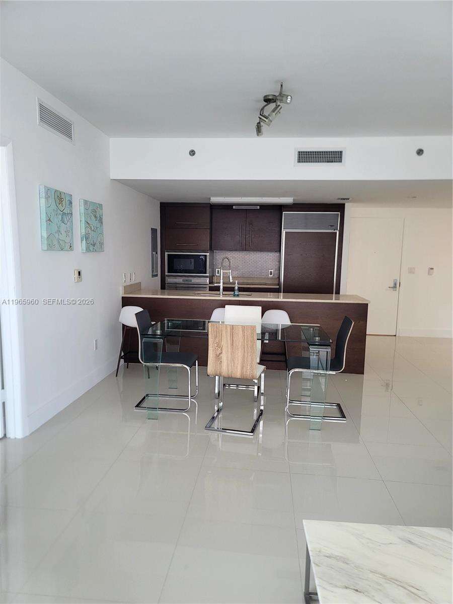 Icon Brickell 1 at 475 Brickell Ave, Miami, FL 33131 - For Rent photo 8