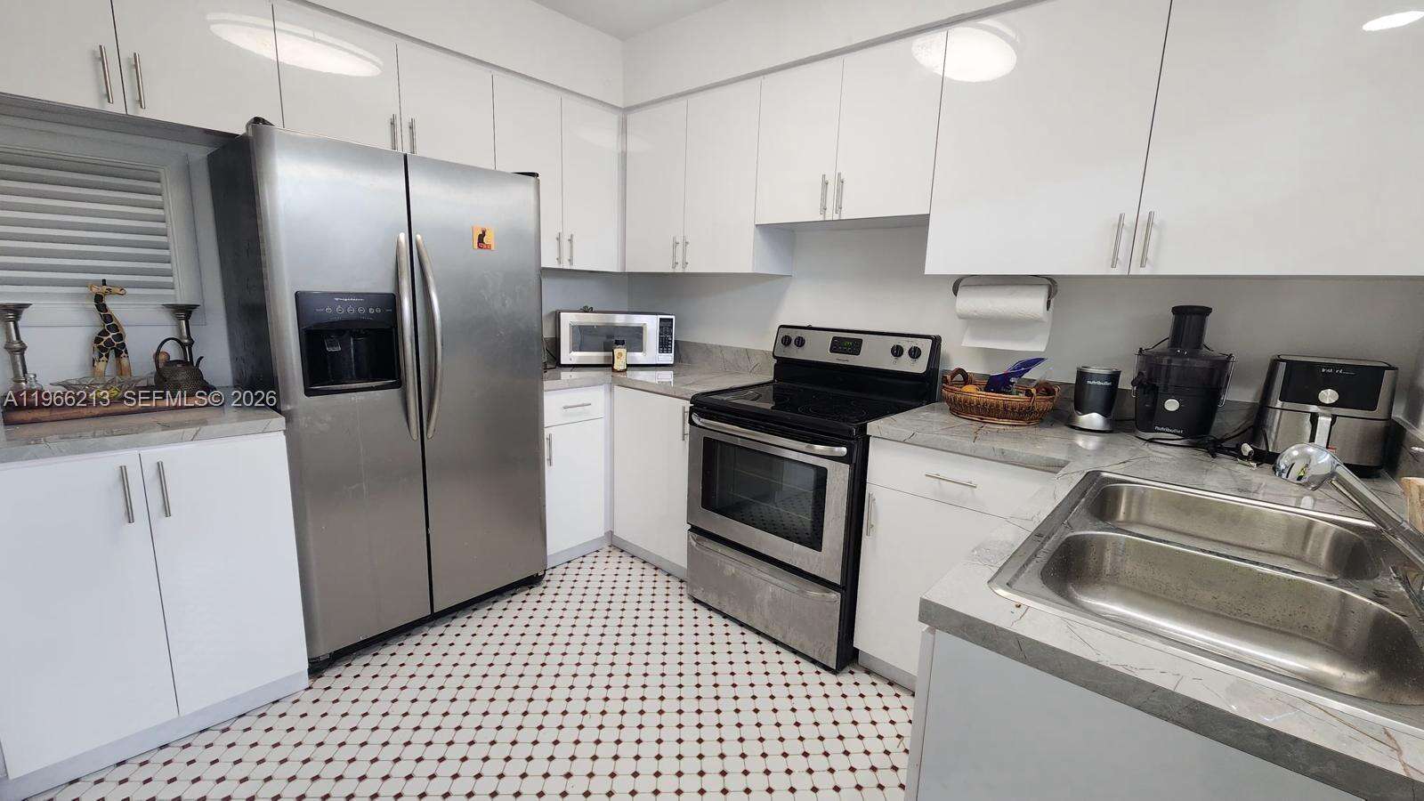 Whitehall At Bal Harbour Condos for Sale & Rent | Picture 1