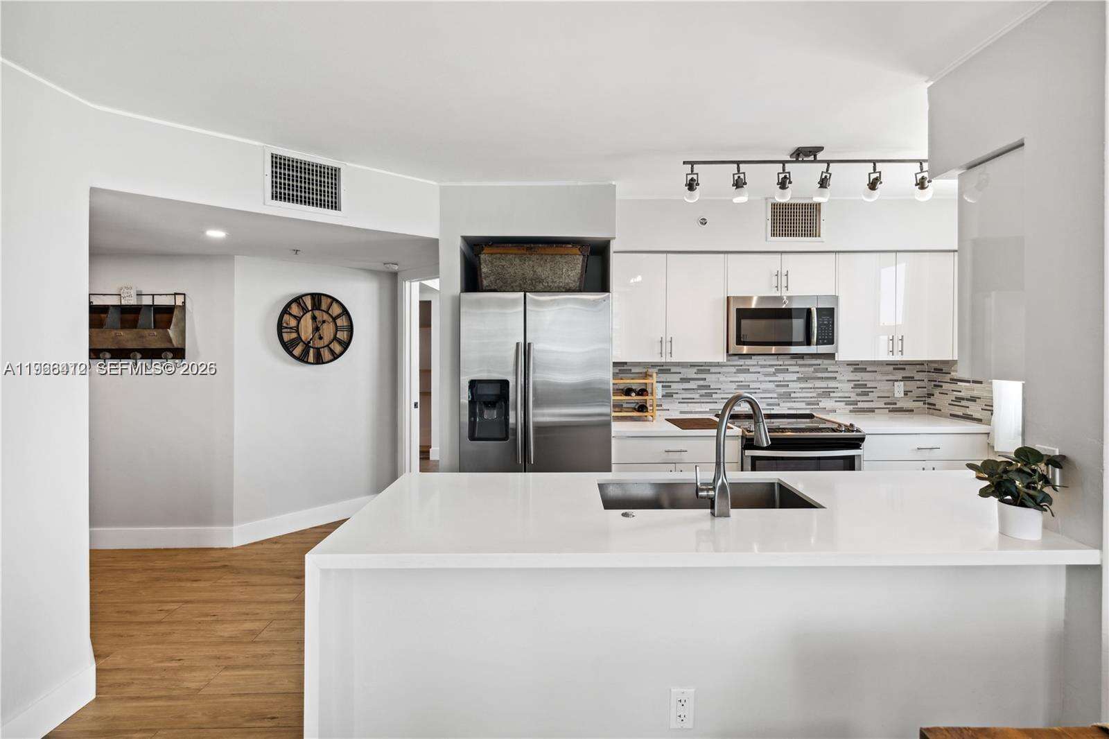 Yacht Club At Portofino at 90 Alton Rd, Miami Beach, FL 33139 - For Rent photo 7