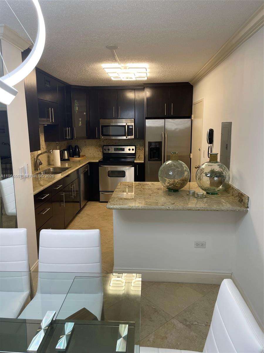 Oceanside Plaza at 5555 Collins Ave, Miami Beach, FL 33140 - For Rent photo 1