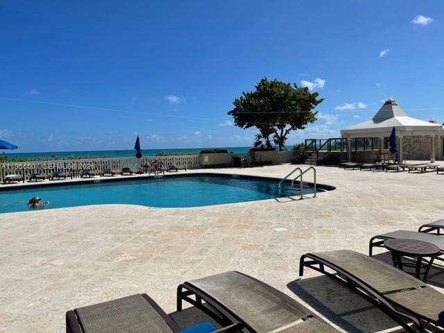 Oceanside Plaza at 5555 Collins Ave, Miami Beach, FL 33140 - For Rent photo 9