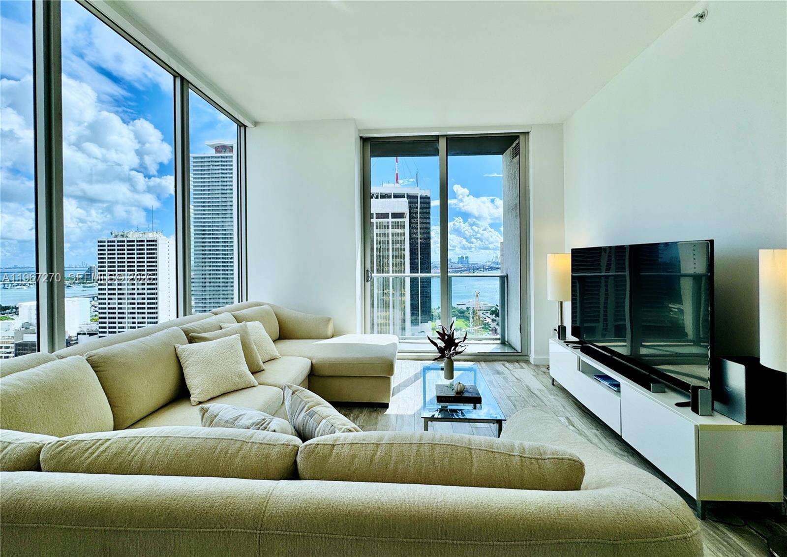 Centro at Miami, FL 33131 - For Rent photo 1