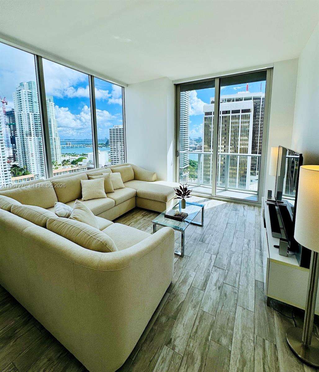 Centro at Miami, FL 33131 - For Rent photo 2
