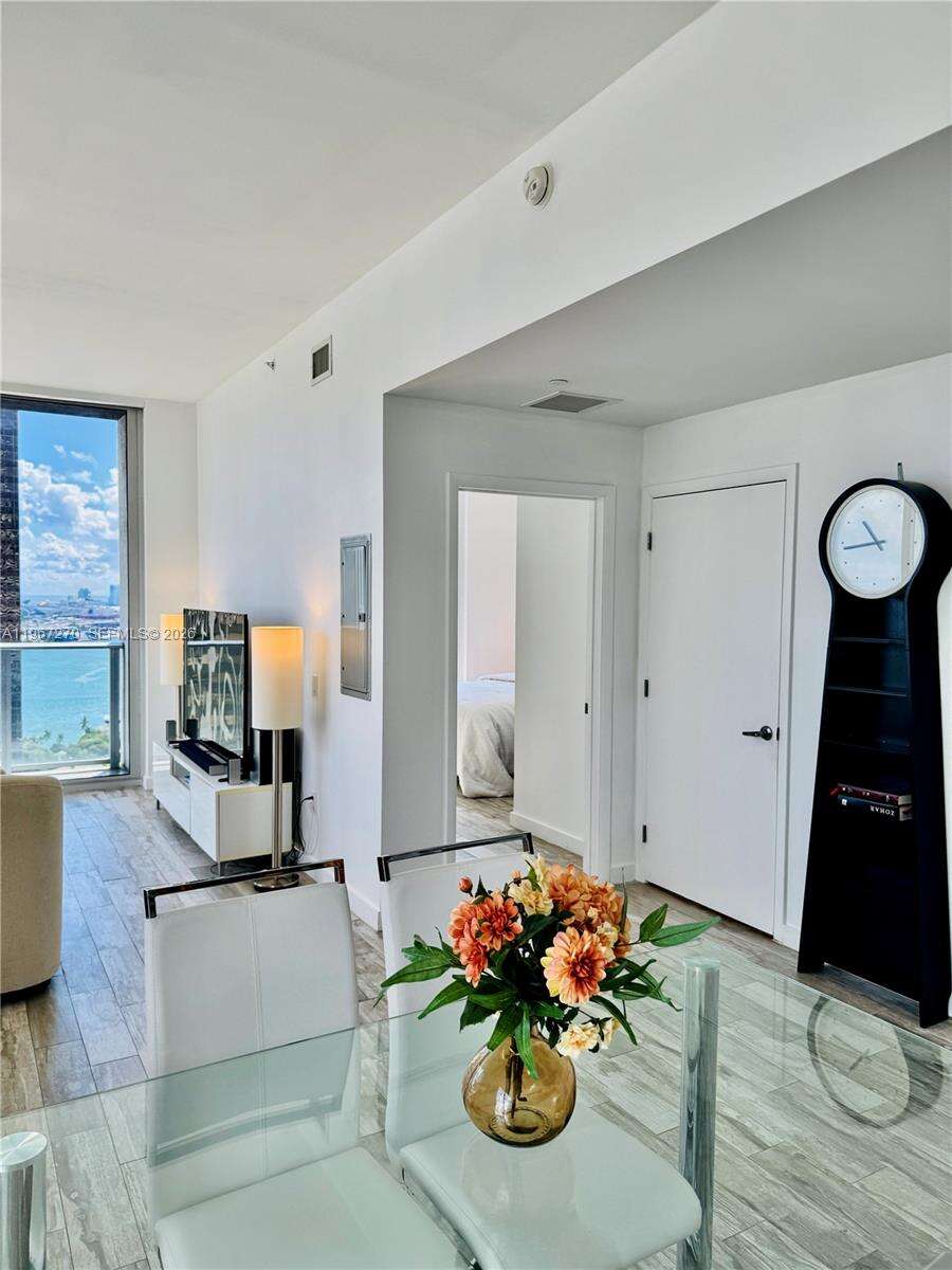 Centro at Miami, FL 33131 - For Rent photo 5
