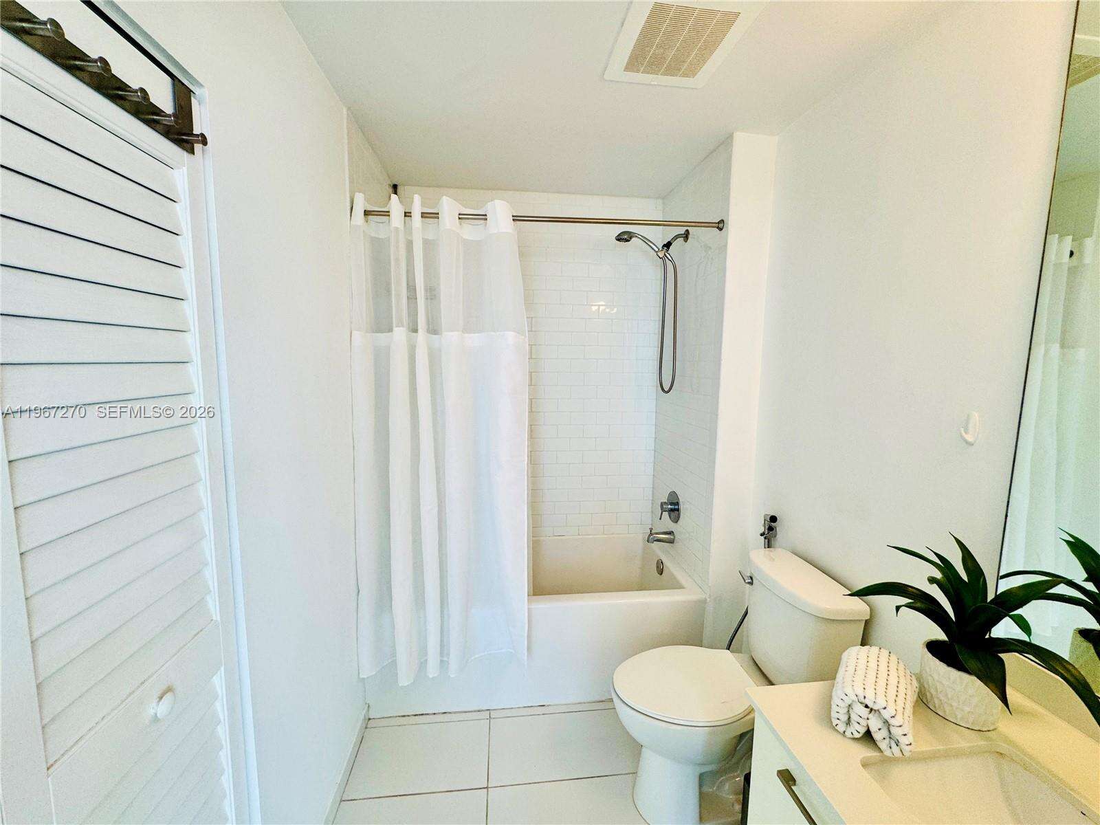 Centro at Miami, FL 33131 - For Rent photo 9