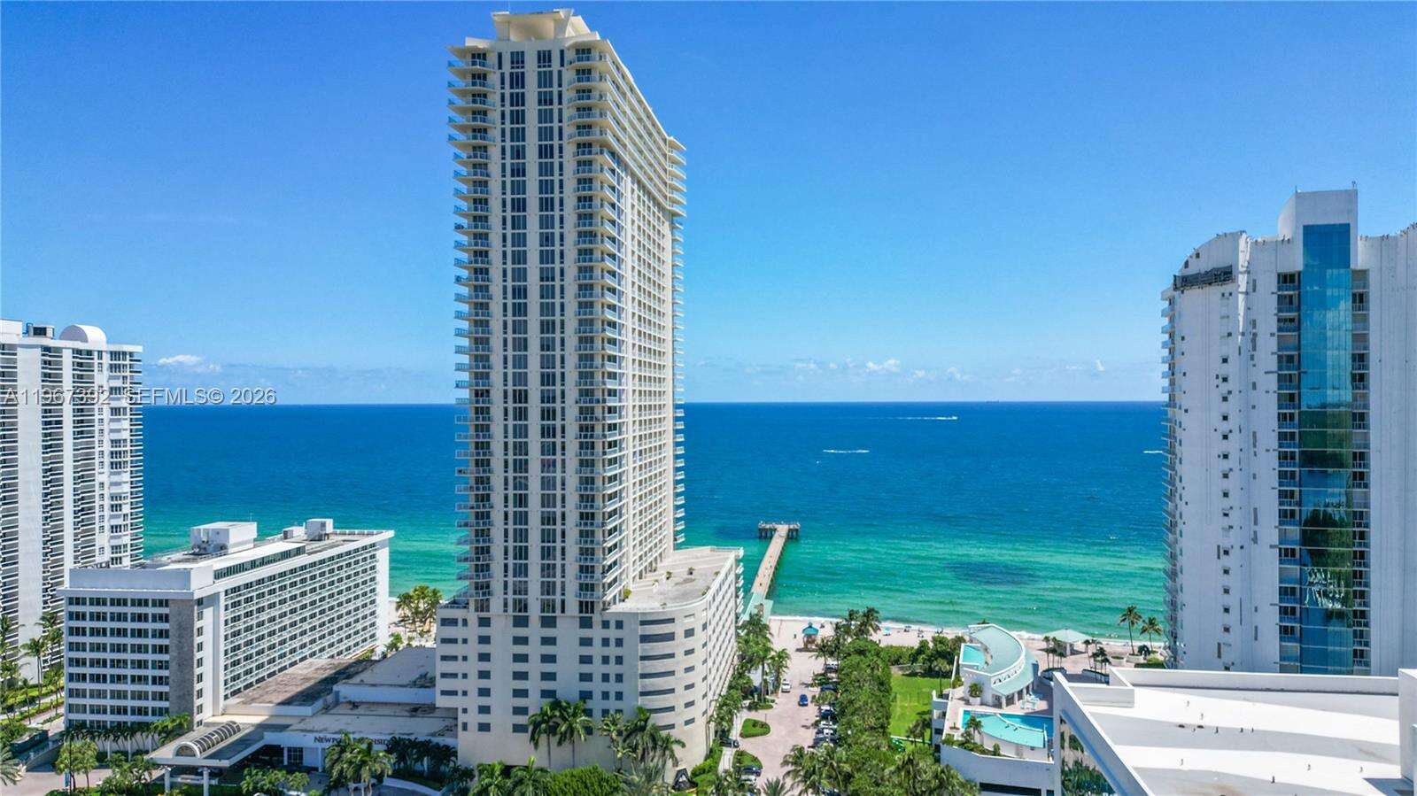 La Perla at 16699 Collins Ave, Sunny Isles Beach, FL 33160 - For Rent photo 2