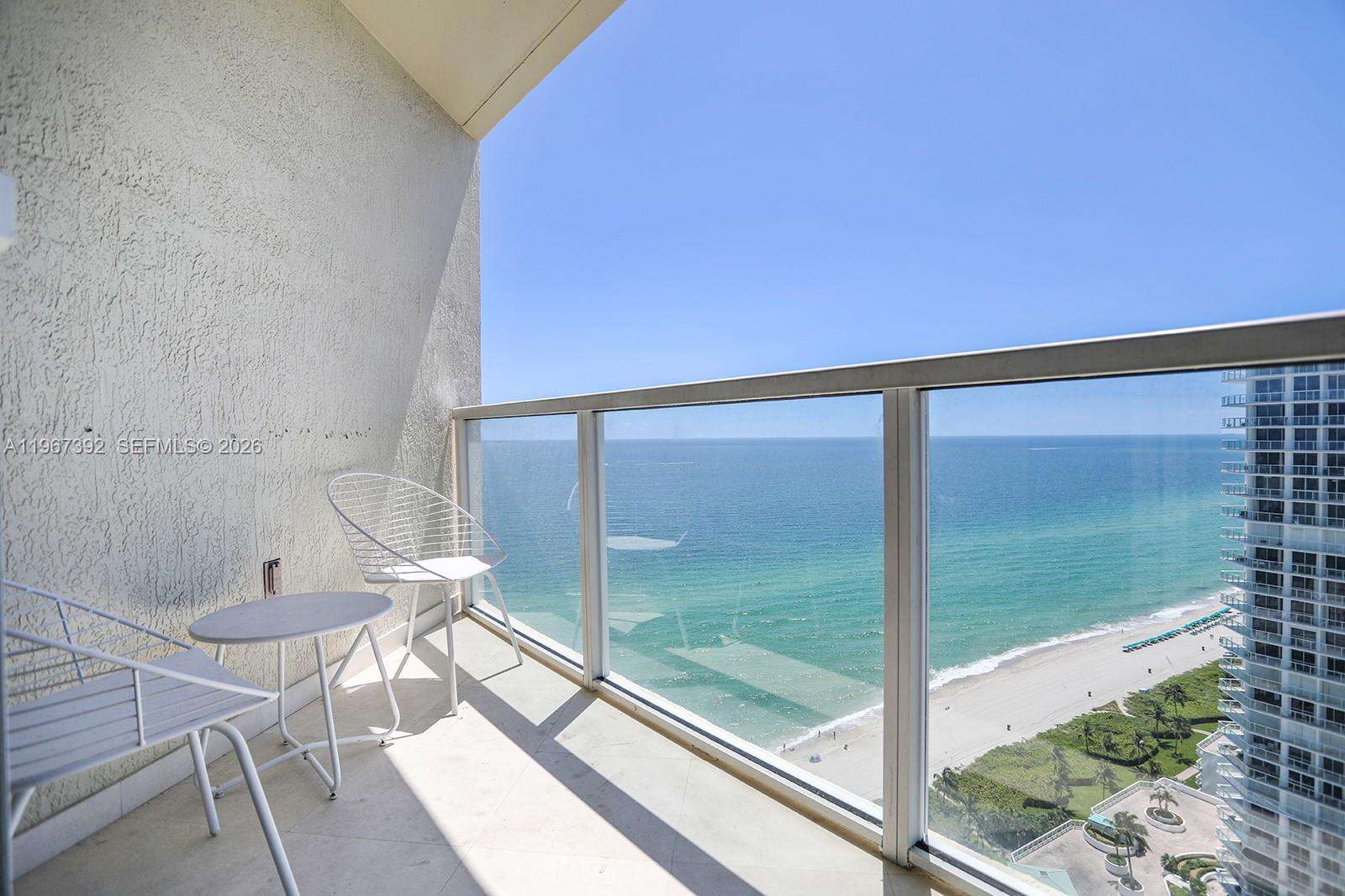 La Perla at 16699 Collins Ave, Sunny Isles Beach, FL 33160 - For Rent photo 17