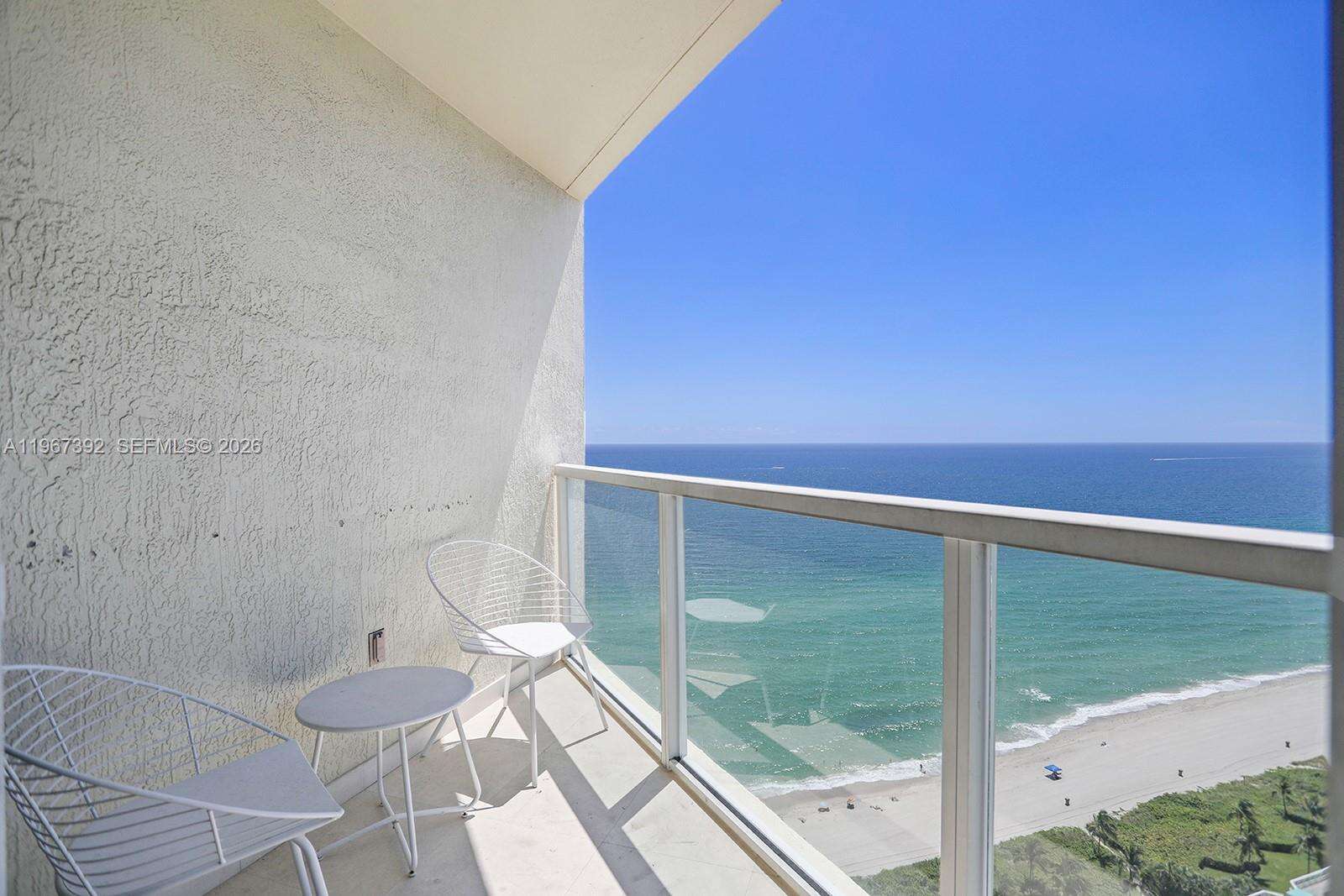 La Perla at 16699 Collins Ave, Sunny Isles Beach, FL 33160 - For Rent photo 18