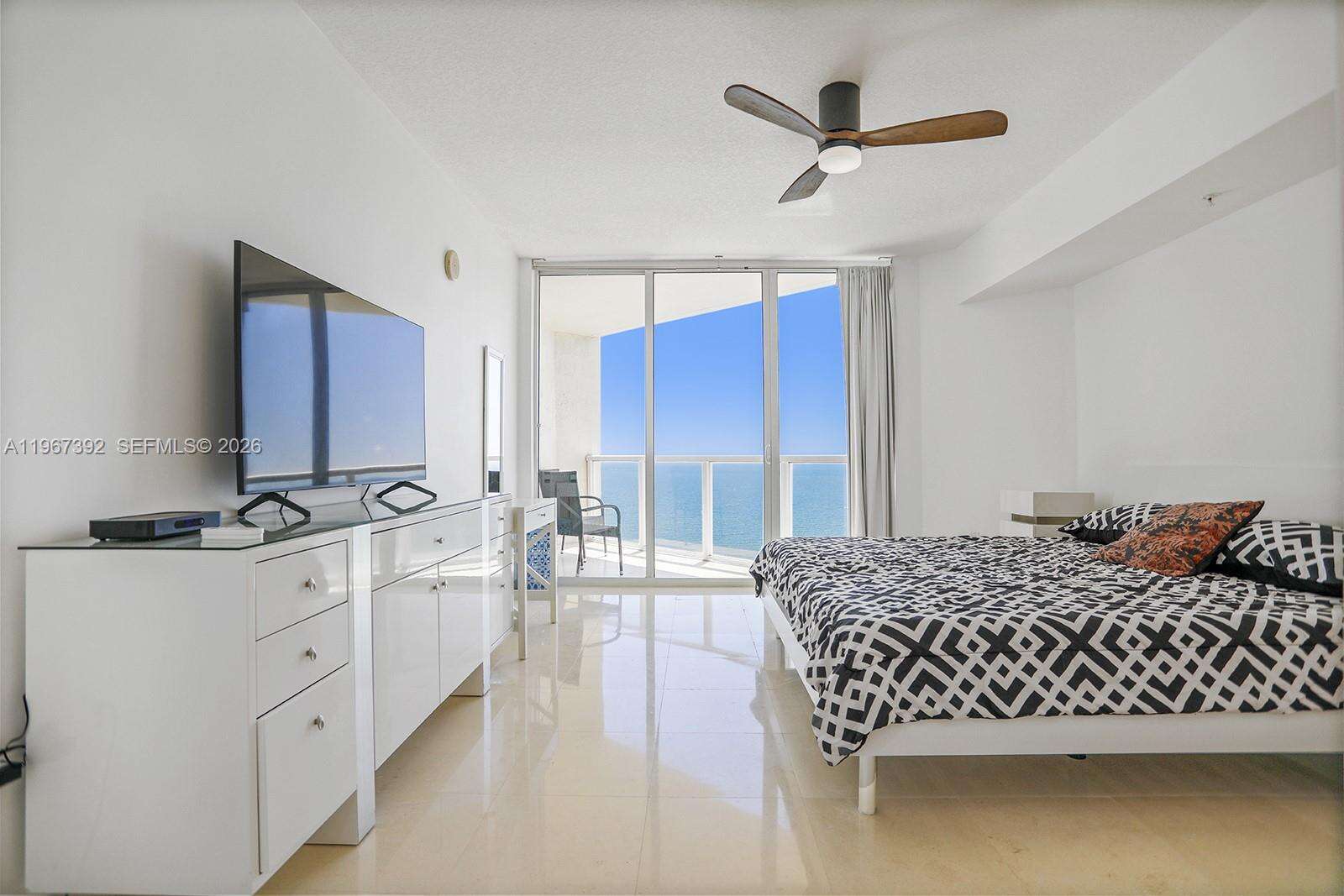 La Perla at 16699 Collins Ave, Sunny Isles Beach, FL 33160 - For Rent photo 28