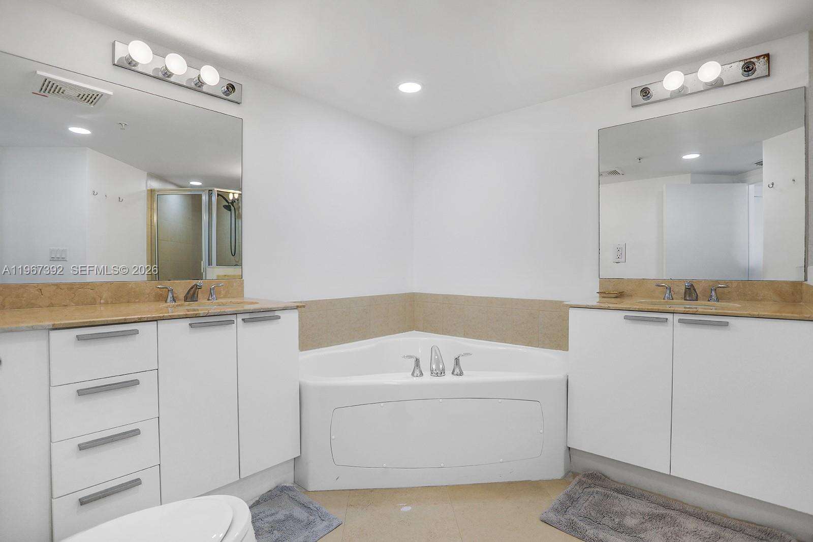 La Perla at 16699 Collins Ave, Sunny Isles Beach, FL 33160 - For Rent photo 29