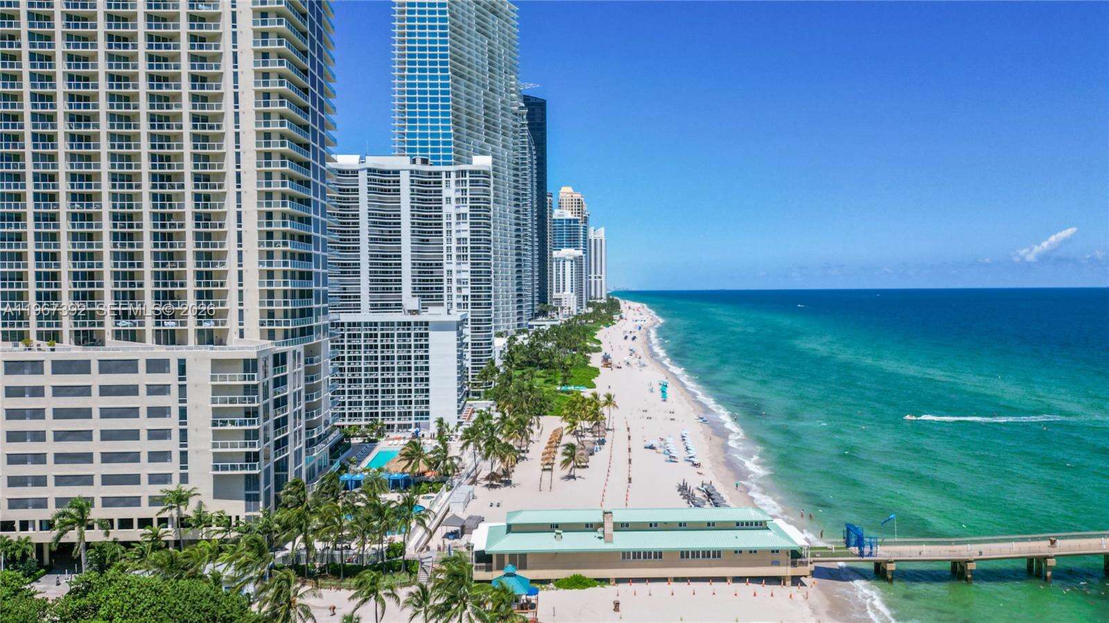 La Perla at 16699 Collins Ave, Sunny Isles Beach, FL 33160 - For Rent photo 4
