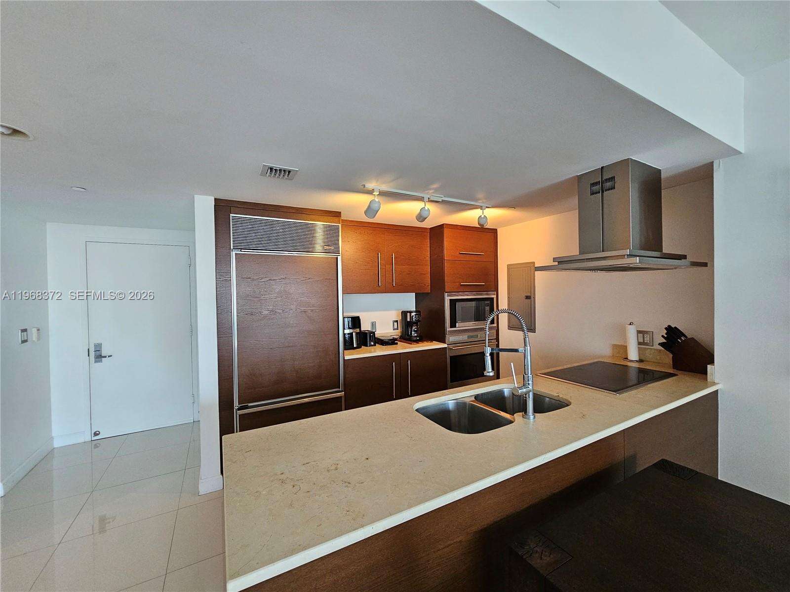 Icon Brickell 2 at 495 Brickell Ave, Miami, FL 33131 - For Rent photo 1