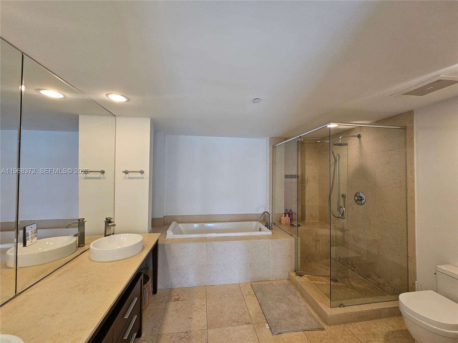Icon Brickell 2 at 495 Brickell Ave, Miami, FL 33131 - For Rent photo 5