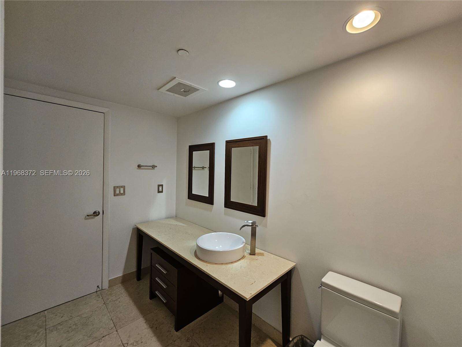 Icon Brickell 2 at 495 Brickell Ave, Miami, FL 33131 - For Rent photo 8