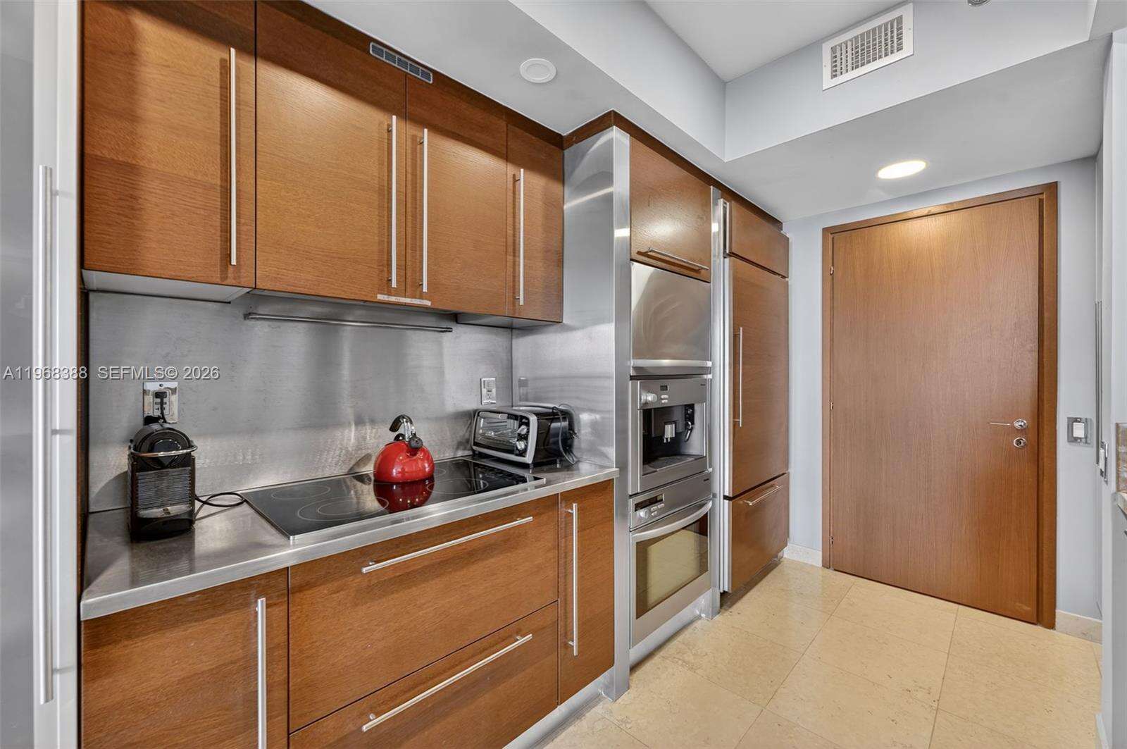 Icon at 450 Alton Rd, Miami Beach, FL 33139 - For Rent photo 11