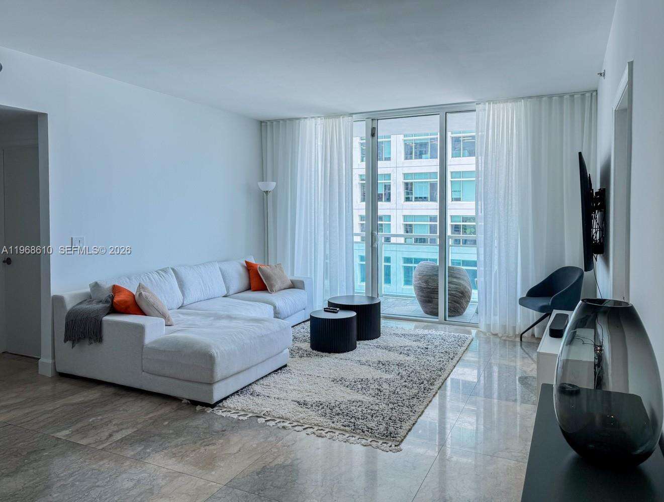 The Plaza On Brickell East at 950 Brickell Bay Dr, Miami, FL 33131 - For Rent photo 4
