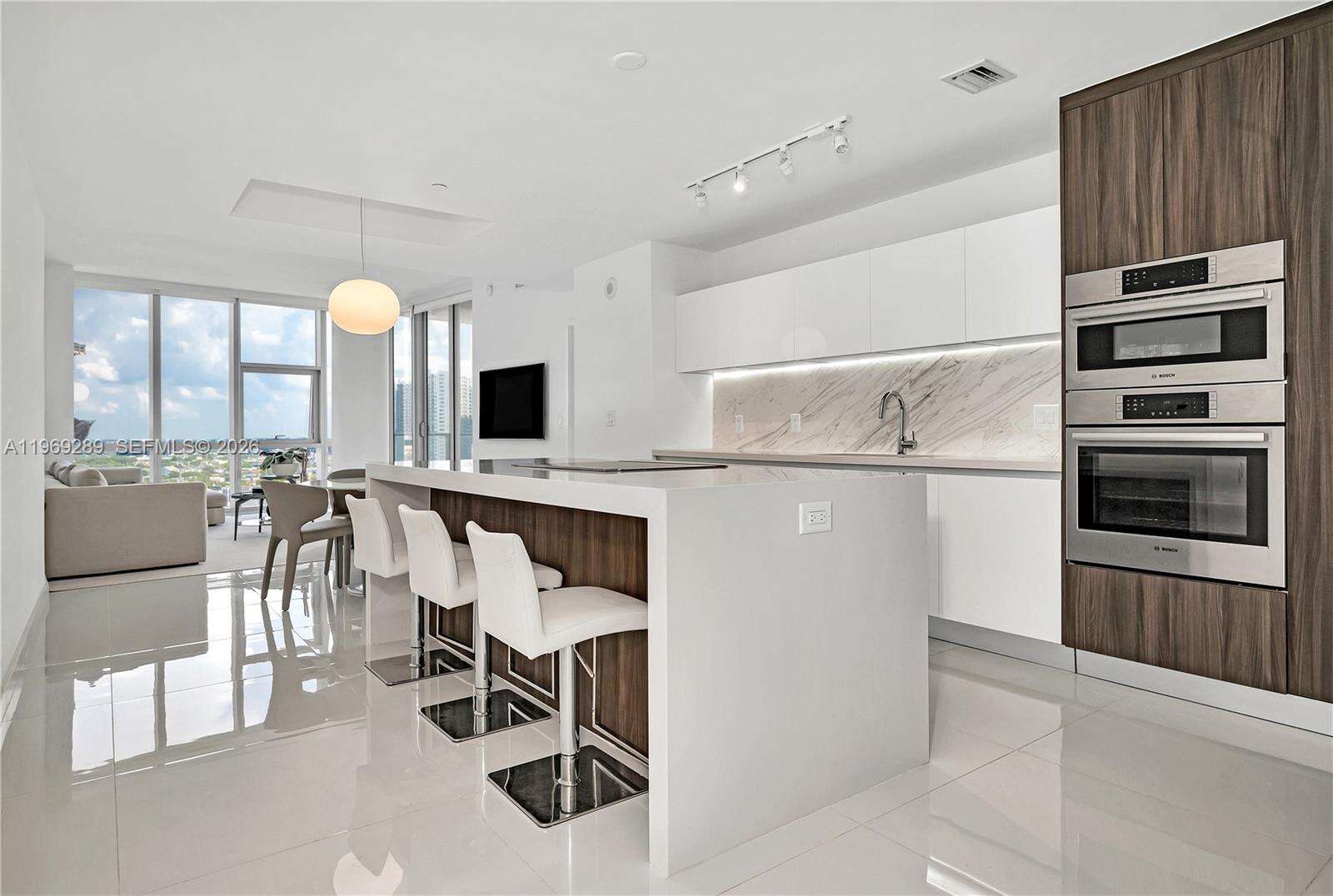 Paramount Miami Worldcenter at 851 1 Ave, Miami, FL 33132 - For Rent photo 2