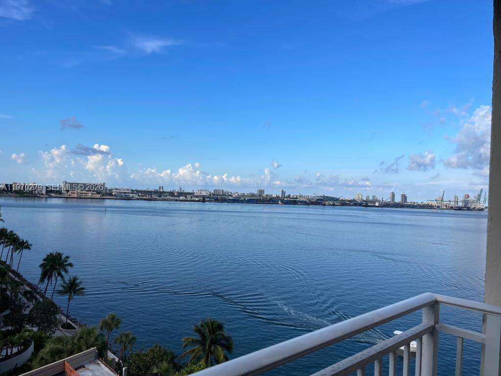 Isola at 770 Claughton Island Dr, Miami, FL 33131 - For Rent photo 30