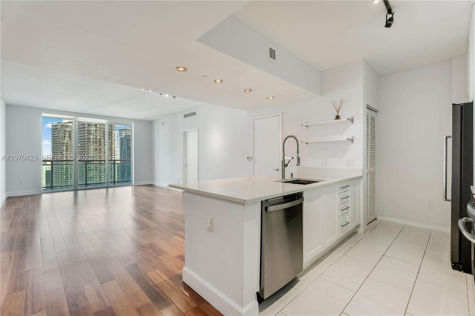 The Plaza On Brickell West at 951 Brickell Ave, Miami, FL 33131 - For Rent photo 1