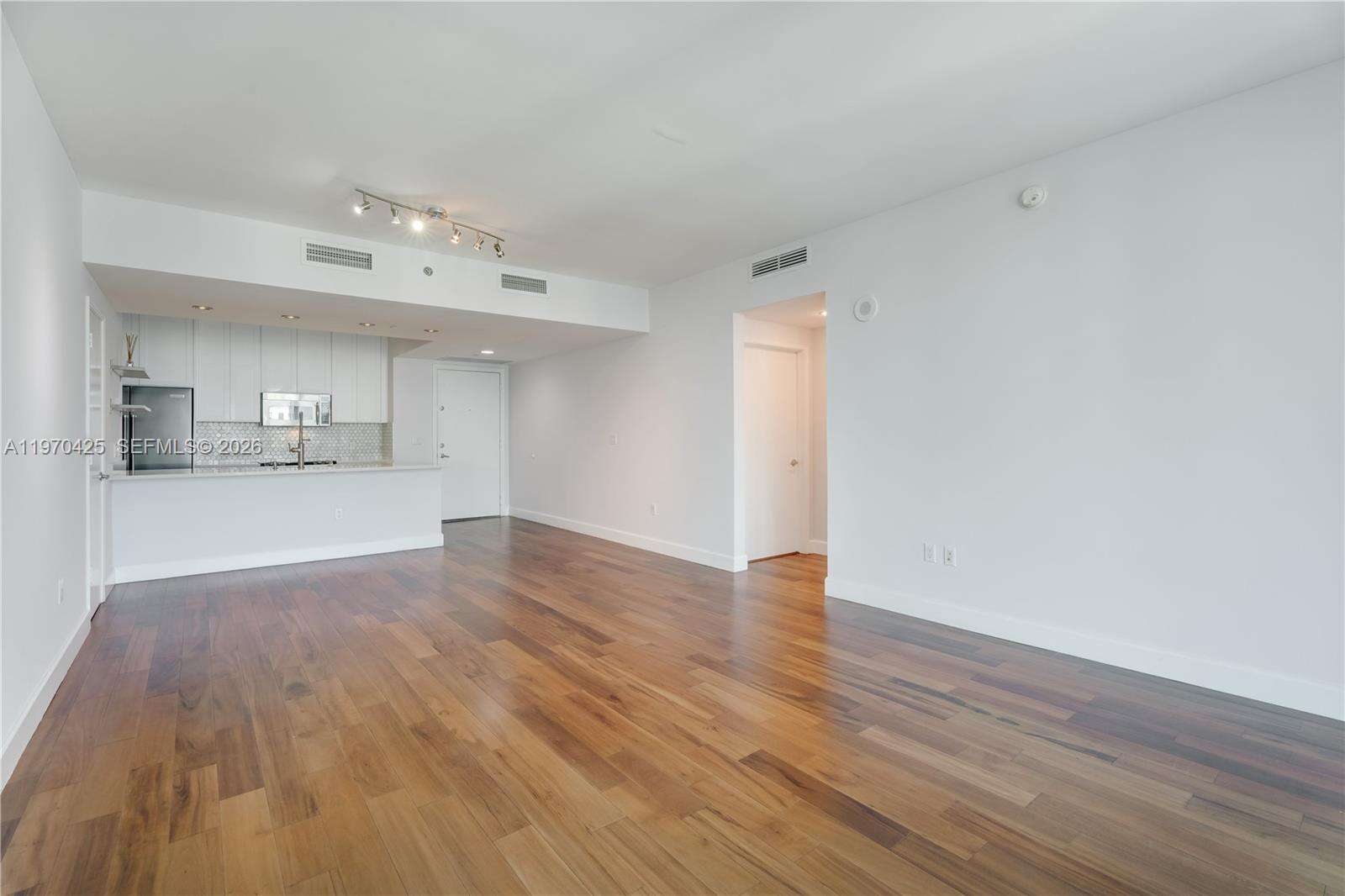 The Plaza On Brickell West at 951 Brickell Ave, Miami, FL 33131 - For Rent photo 12