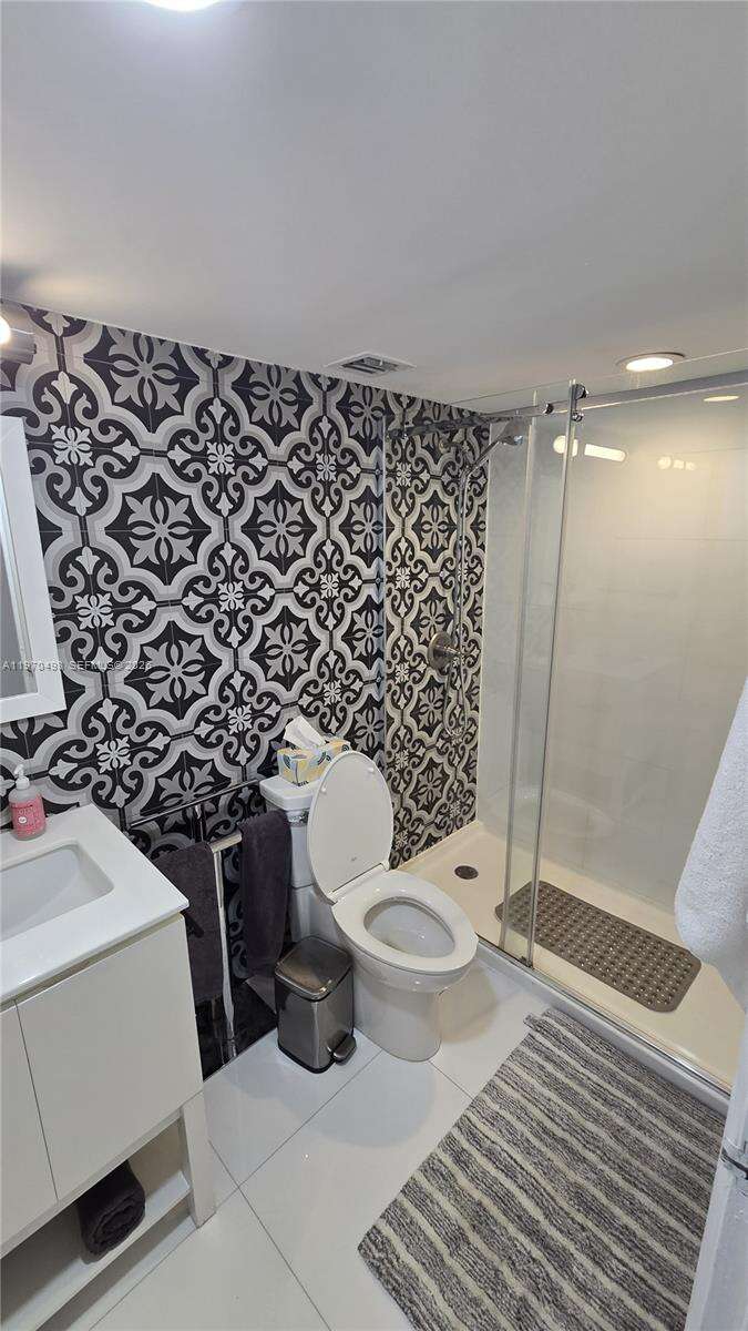 Carlisle On The Ocean at 9195 Collins Ave, Surfside, FL 33154 - For Rent photo 6