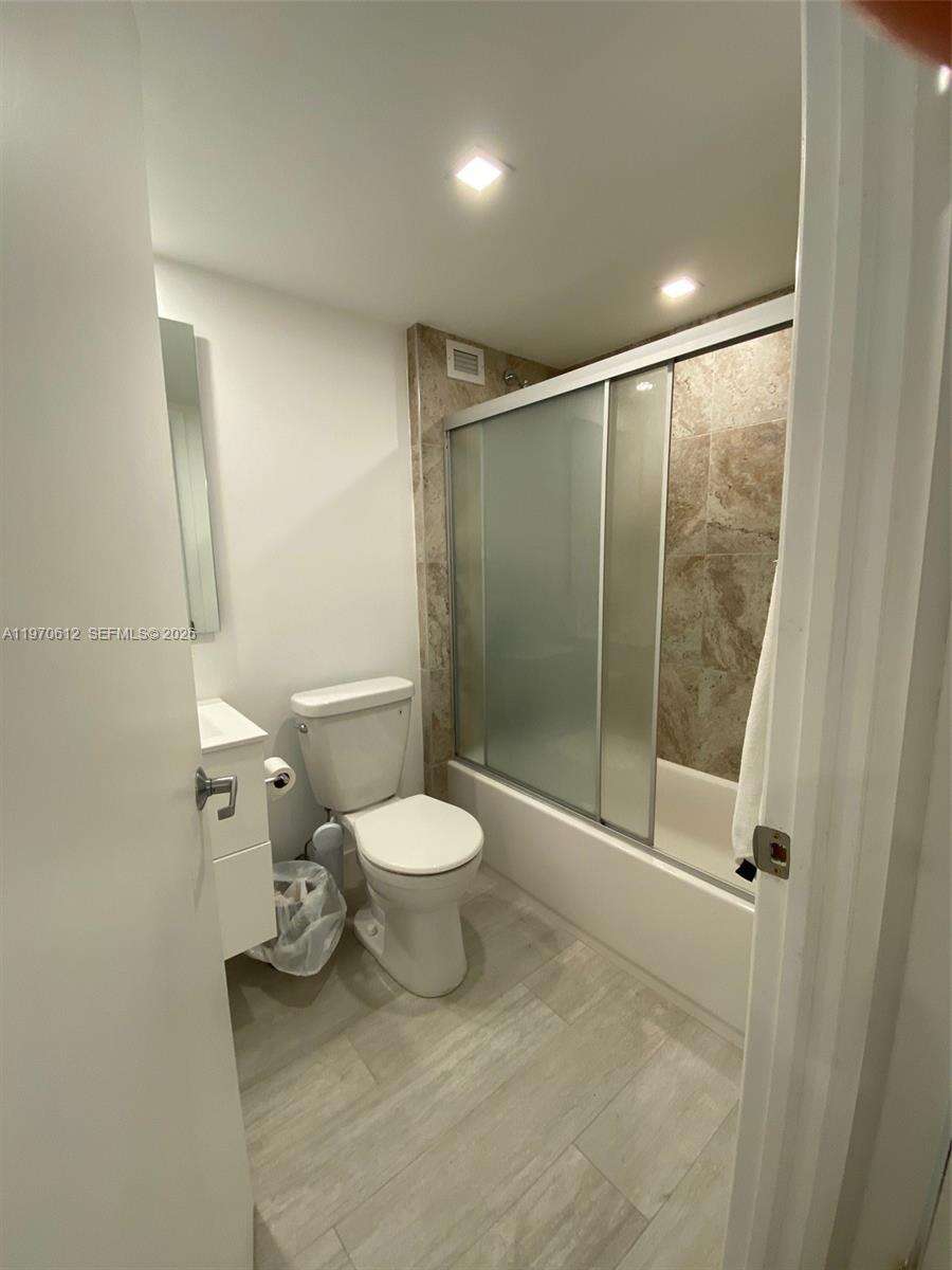Roney Palace at 2301 Collins Ave, Miami Beach, FL 33139 - For Rent photo 18