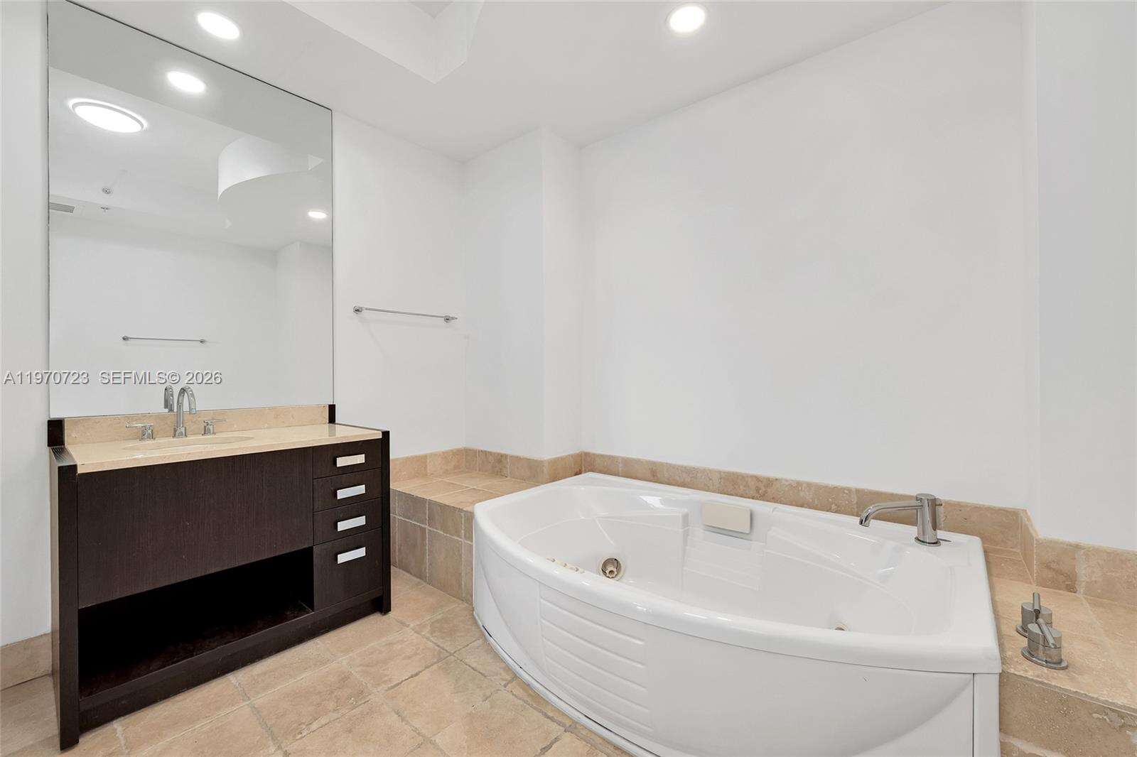 Trump Royale at 18201 Collins Ave, Sunny Isles Beach, FL 33160 - For Rent photo 36