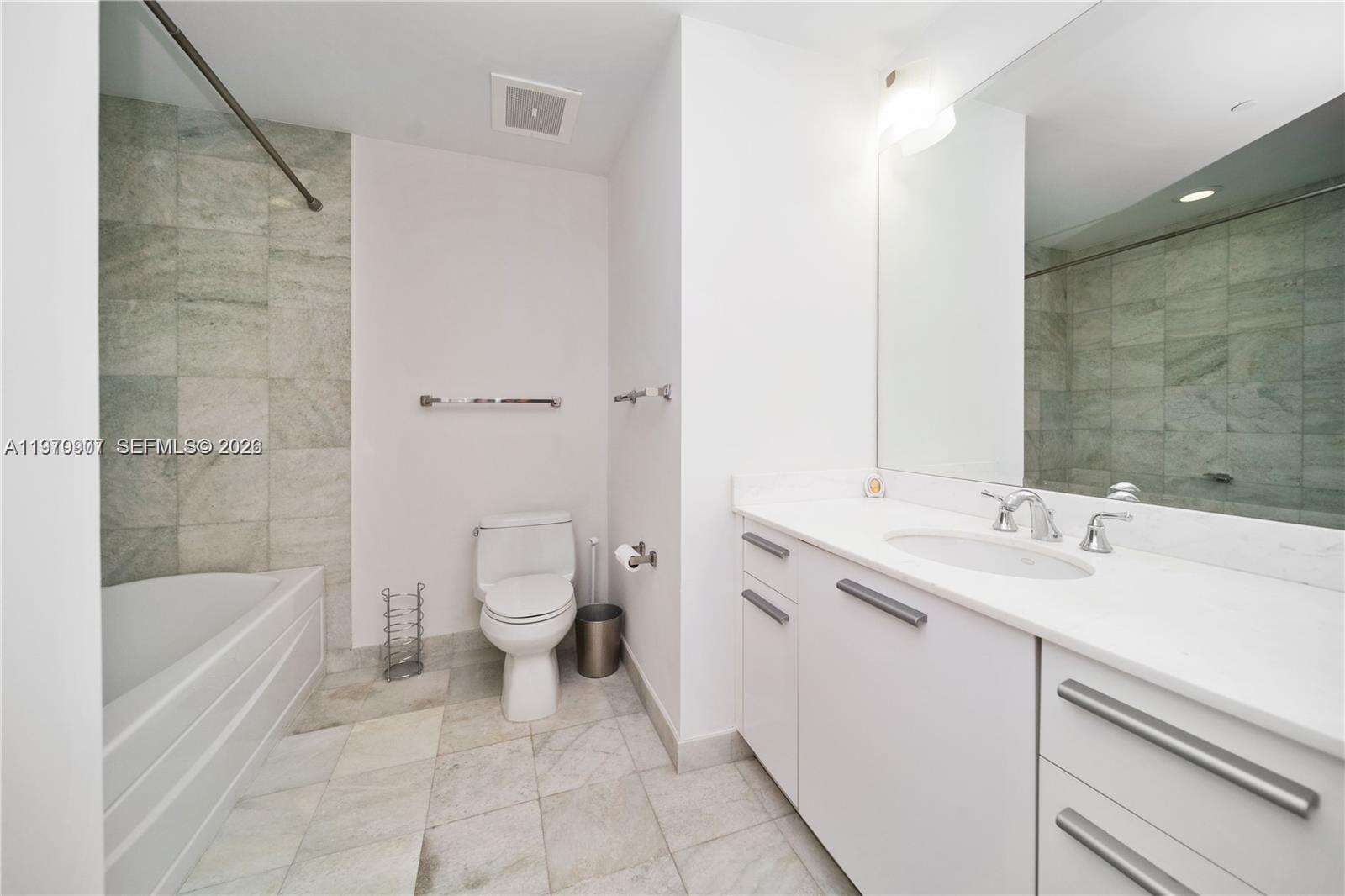1060 Brickell at 1060 Brickell Ave, Miami, FL 33131 - For Rent photo 8